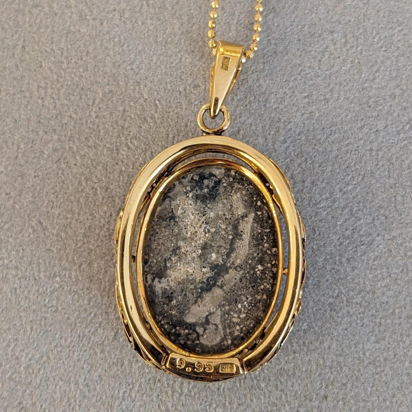 Collana con ciondolo di opale naturale da 9,95 carati in oro giallo 18 carati in vendita 2
