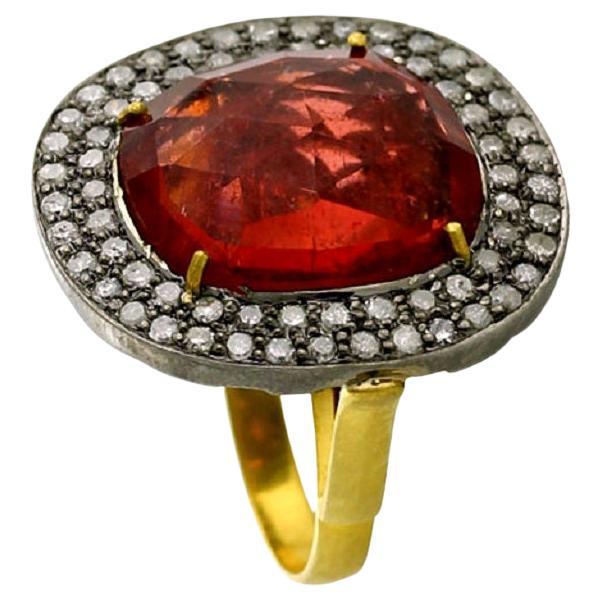 Anello cocktail con tormalina rossa da 9,95 carati e pavé di diamanti in oro e argento 18 carati