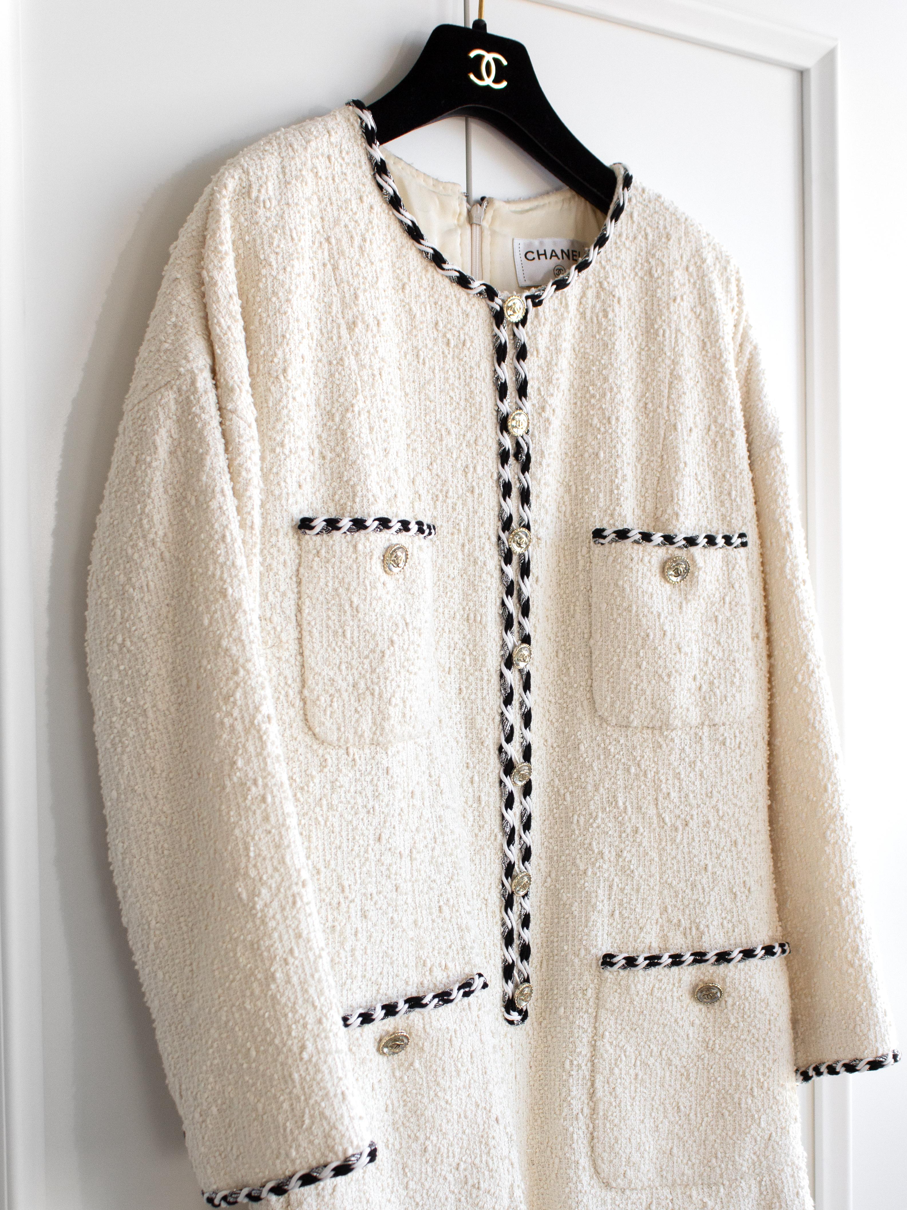 $9950 Chanel Spring/Summer 2021 White Black Tweed 21P Mini Dress 7