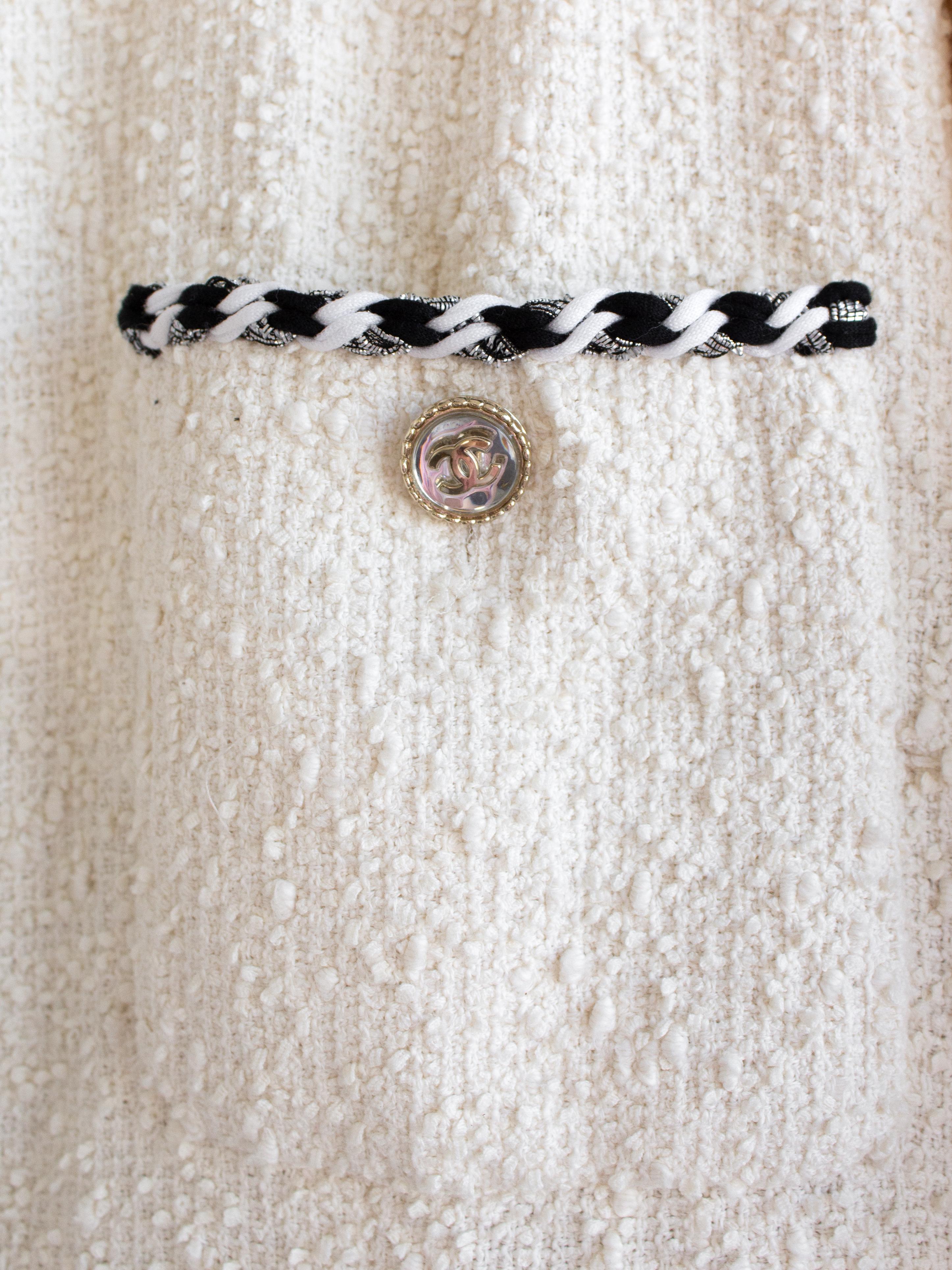 $9950 Chanel Spring/Summer 2021 White Black Tweed 21P Mini Dress 8
