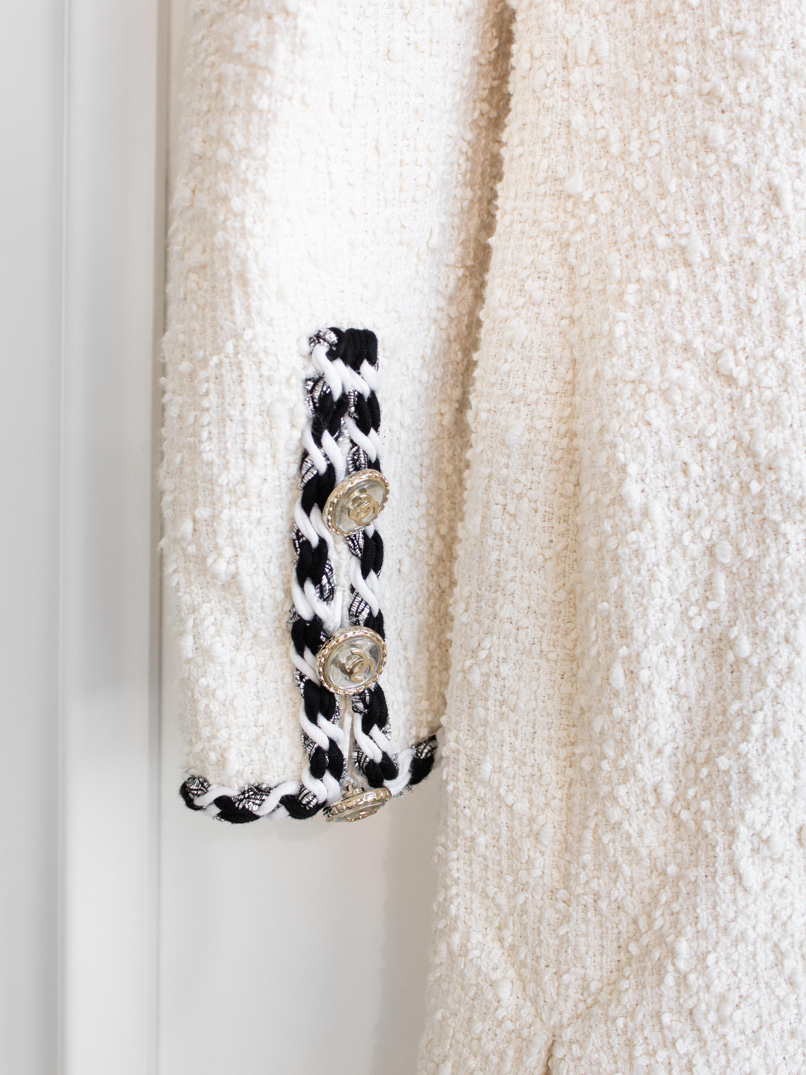 $9950 Chanel Spring/Summer 2021 White Black Tweed 21P Mini Dress 10