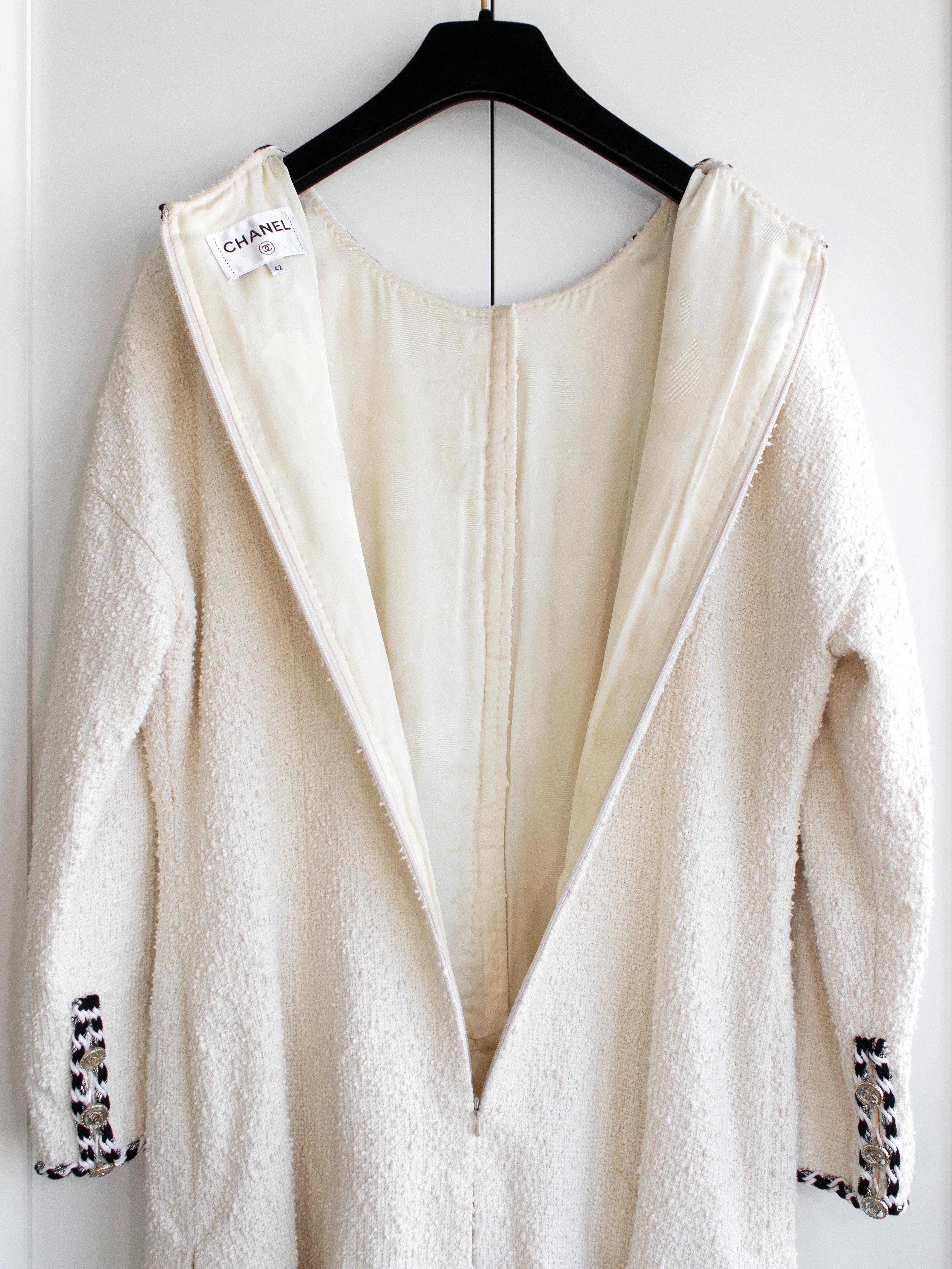 $9950 Chanel Spring/Summer 2021 White Black Tweed 21P Mini Dress 11