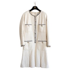 $9950 Chanel Spring/Summer 2021 White Black Tweed 21P Mini Dress