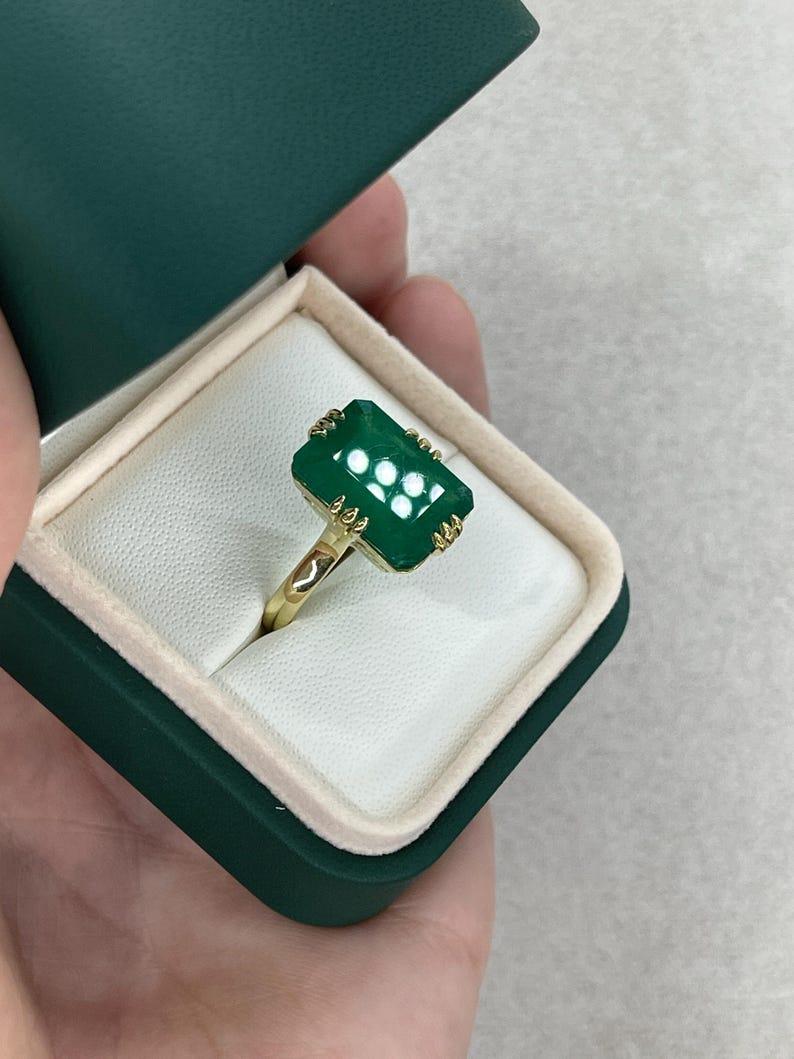 9.95ct 18K Vintage 1890s Emerald Solitaire Ring - Huge Handmade 750 Emerald For Sale 2