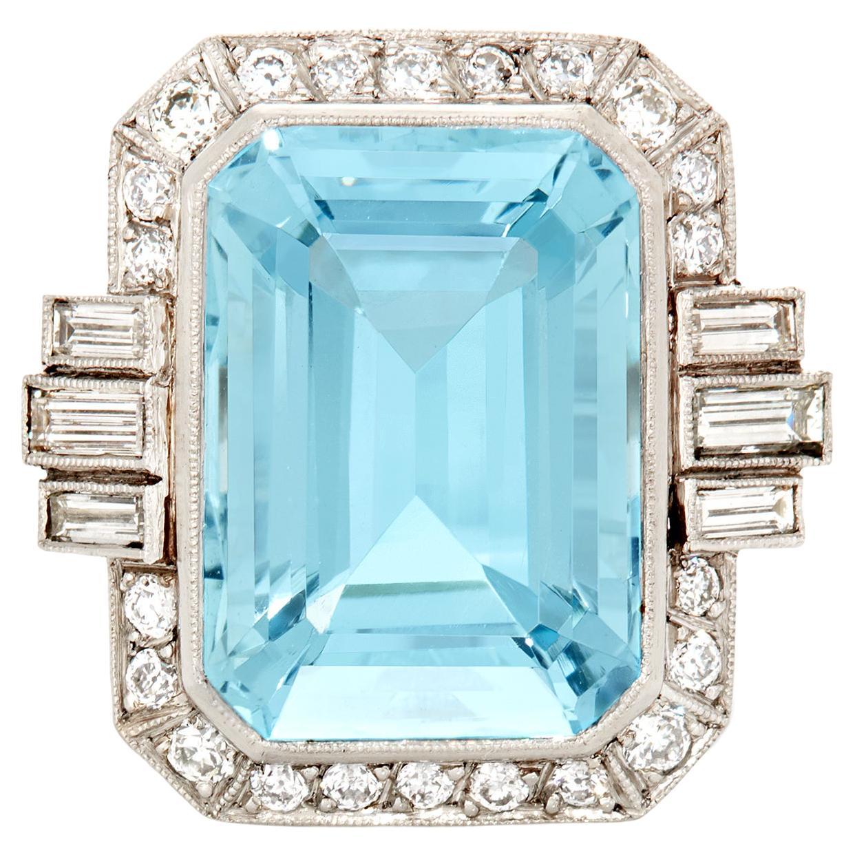 9.96 Carats Aquamarine and 1.0 Carats Diamond Ring in Platinum For Sale