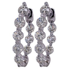 Boucles d'oreilles en or 148 carats, 9,33 carats, avec boucle ovale intérieure/extérieure sertie de griffes.