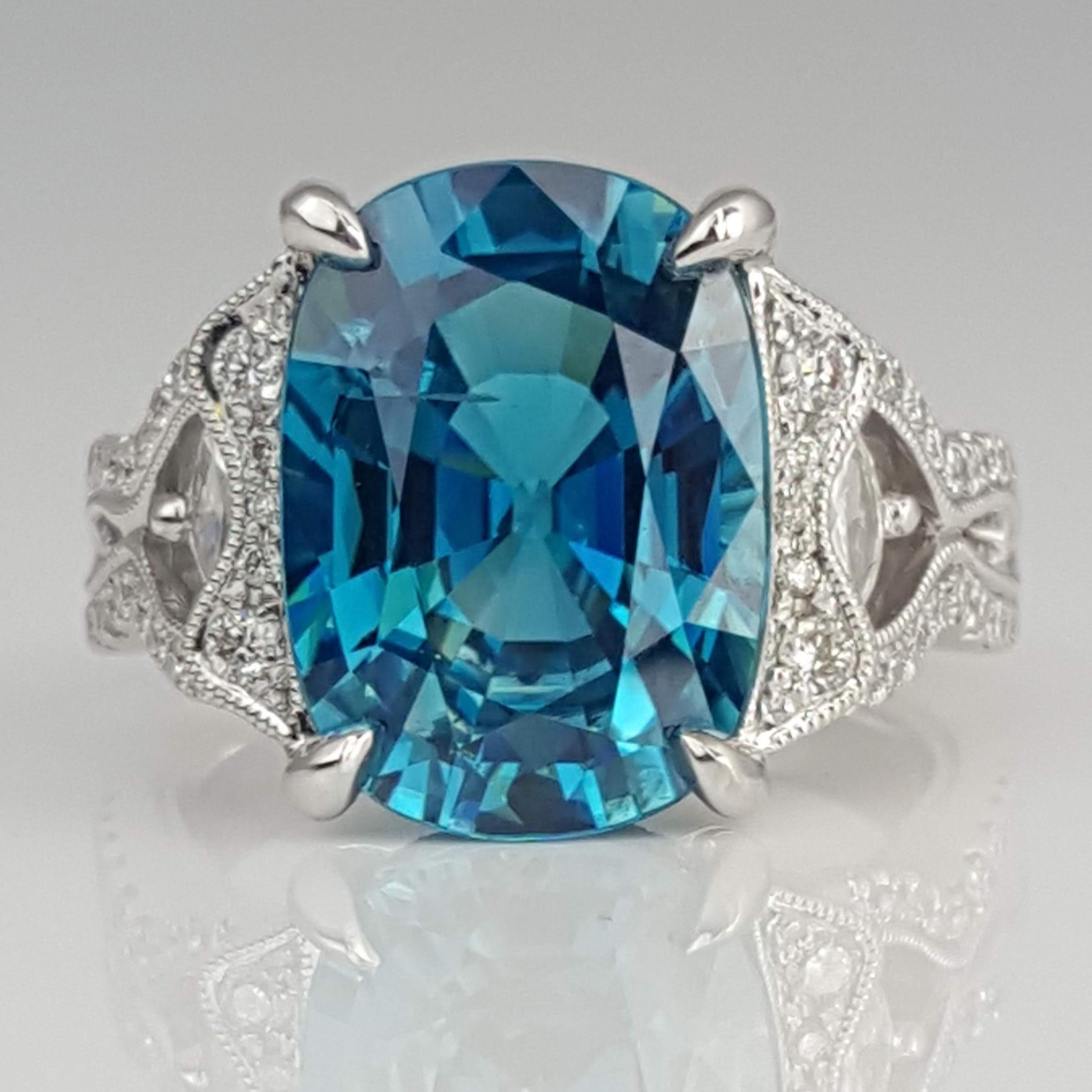 9.98 Ct Oval Cut Blue Zircon and 0.54 Carat Natural Diamond Ring in 18W ref1361 In New Condition For Sale In New York, NY