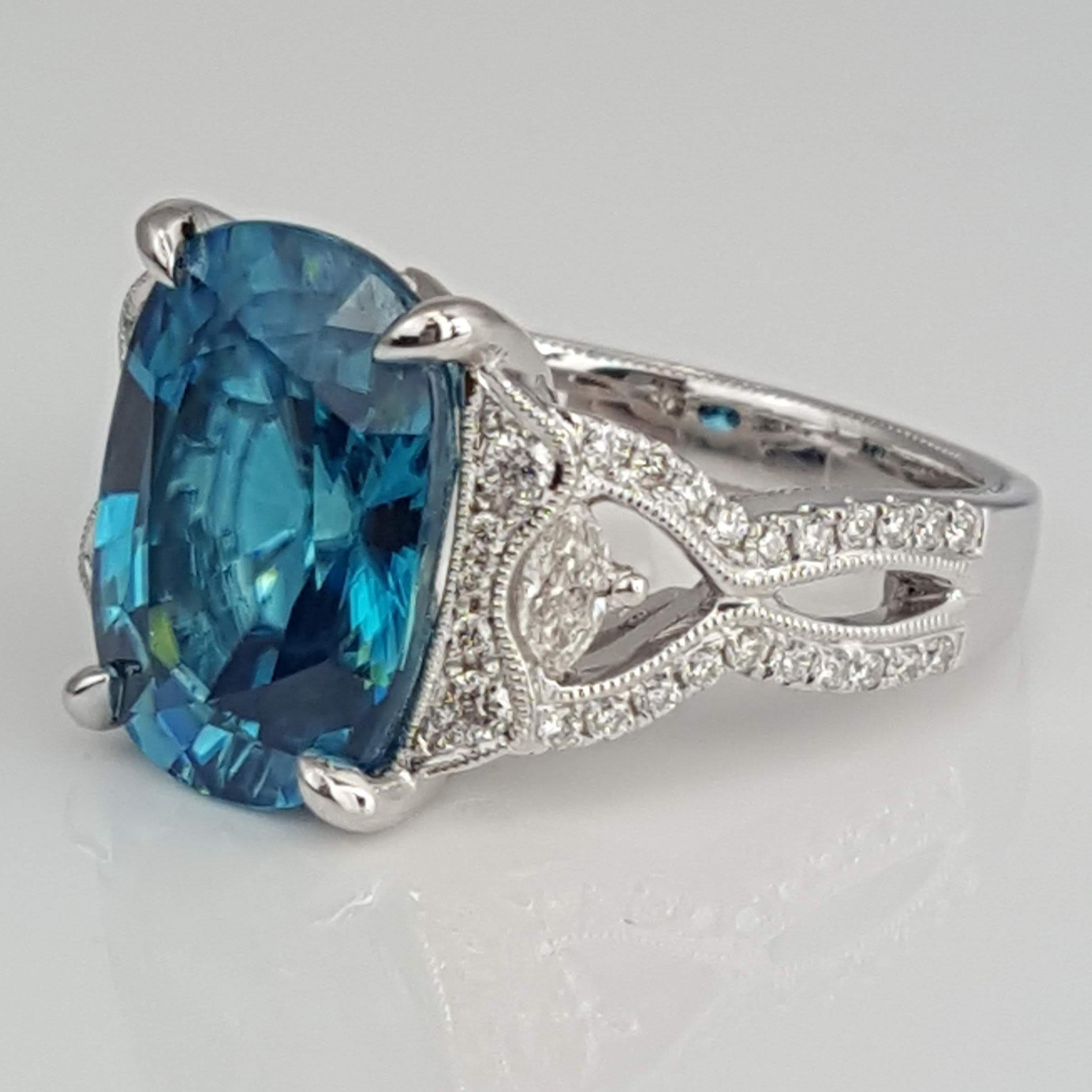 Women's 9.98 Ct Oval Cut Blue Zircon and 0.54 Carat Natural Diamond Ring in 18W ref1361 For Sale