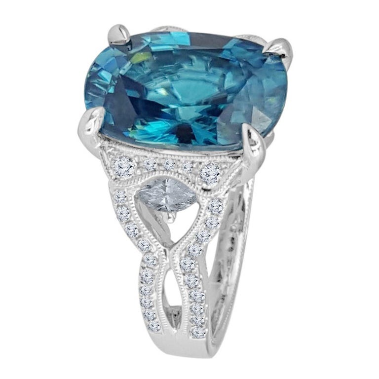 9.98 Ct Oval Cut Blue Zircon and 0.54 Carat Natural Diamond Ring in 18W ref1361 For Sale