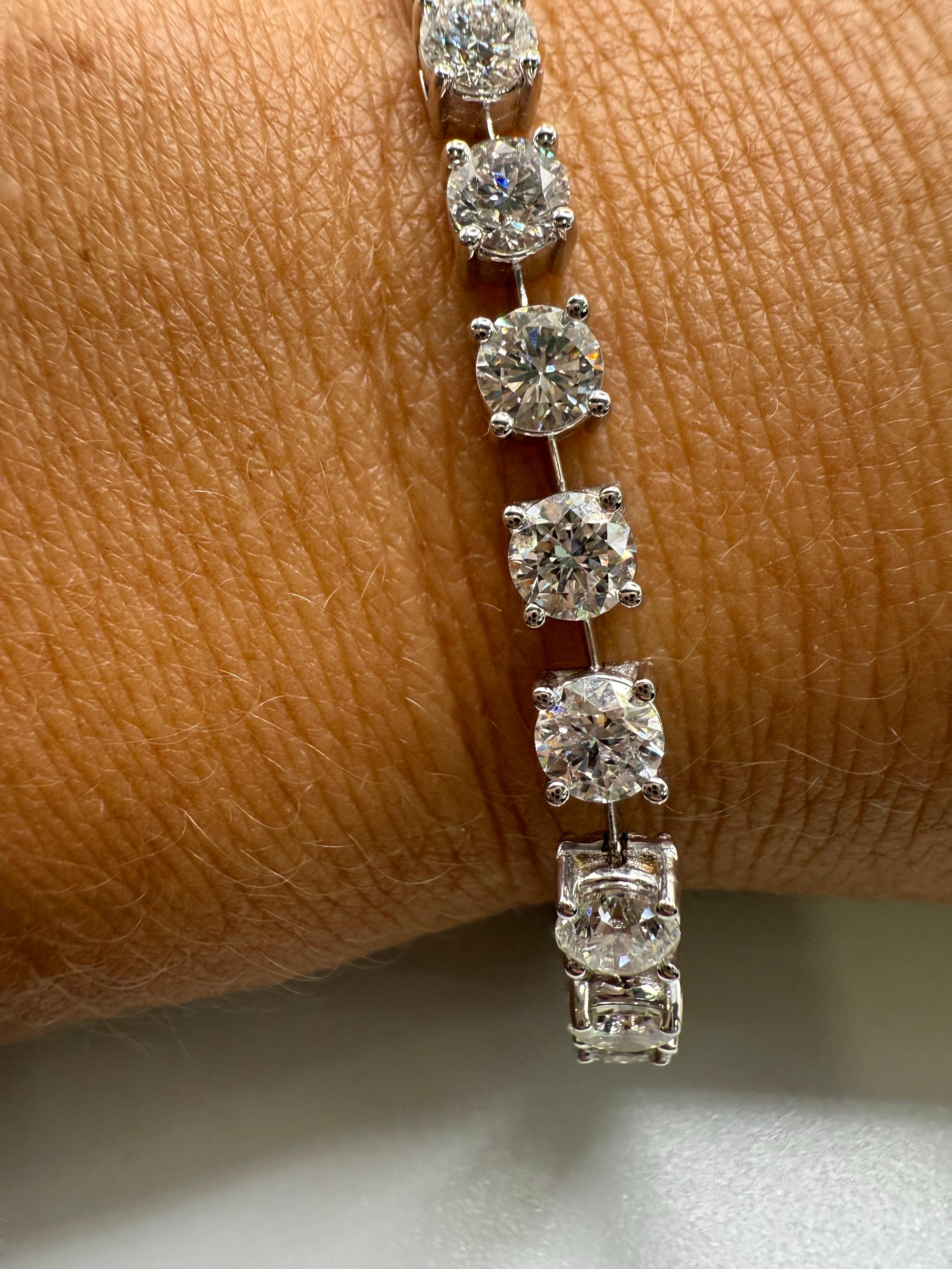 Tennis bracelet with 9.98 carats of diamonds in 18KT gold, matching VS-SI diamonds F-G colors. Weight is at 14 grams.

**All items leave our premises with a certificate in buyers name, company policy! This insures security for you and us, it is also