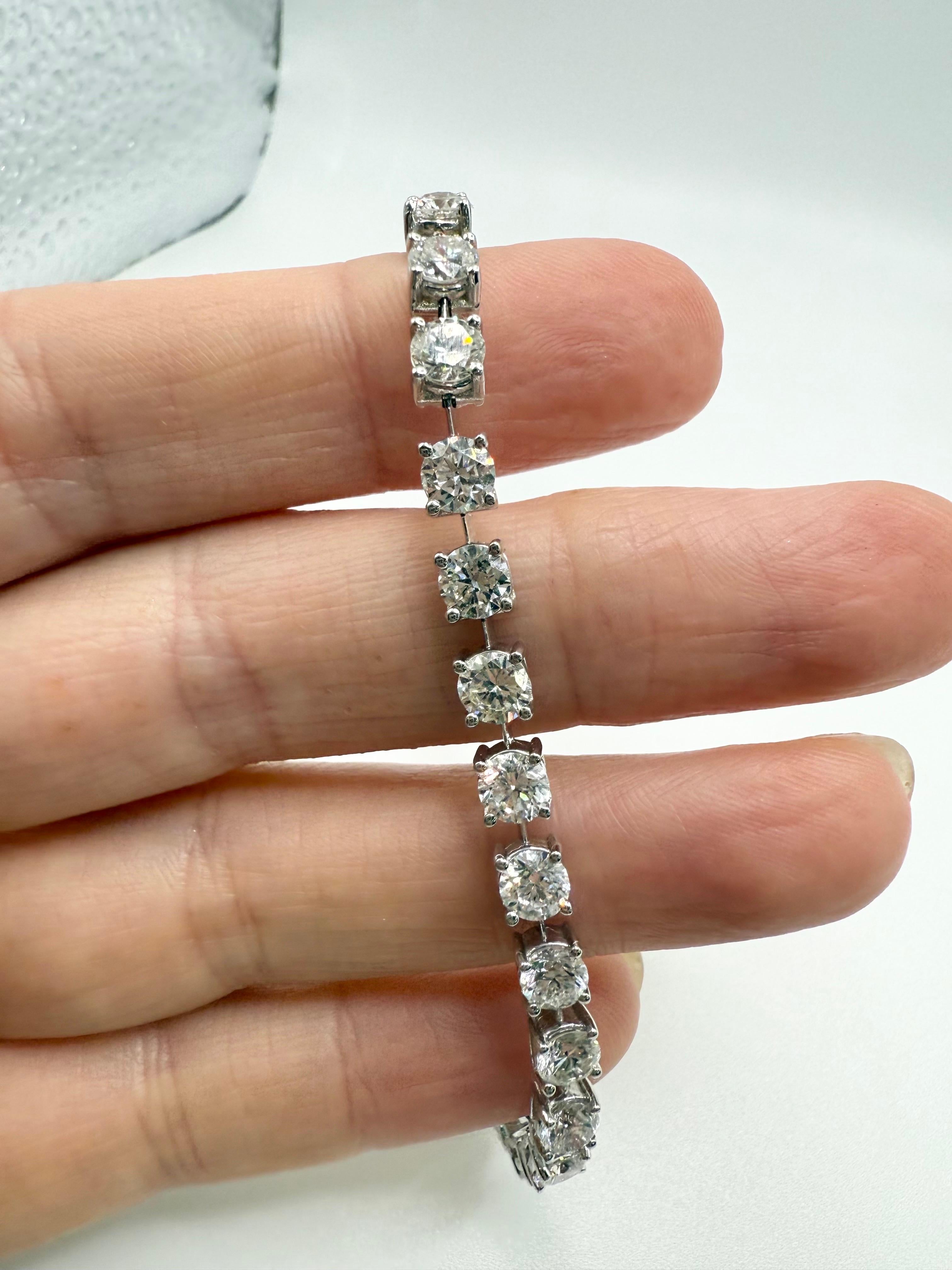 9.98 carats Diamond tennis bracelet 18KT gold In New Condition For Sale In Boca Raton, FL