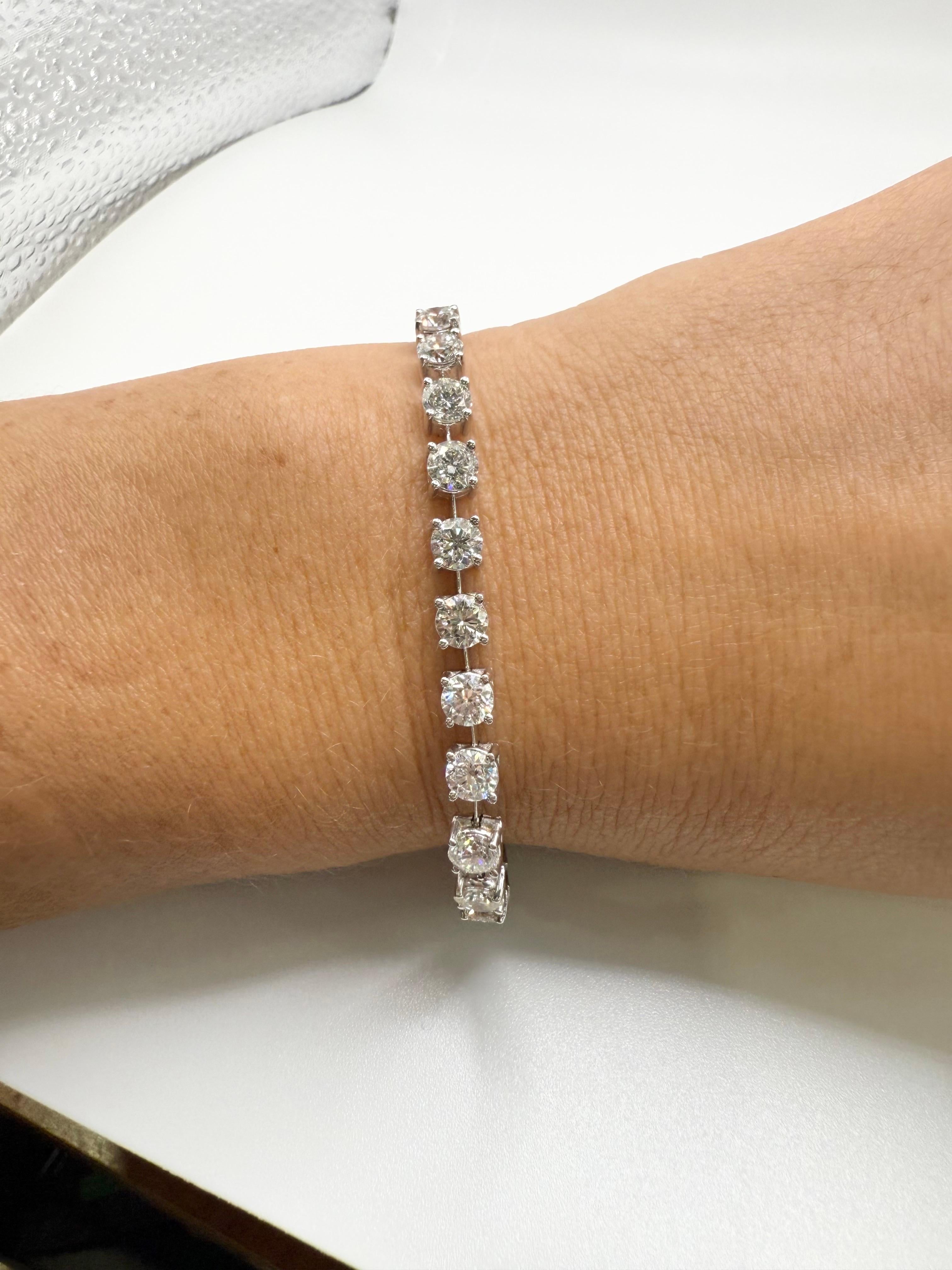 9.98 carats Diamond tennis bracelet 18KT gold For Sale 2