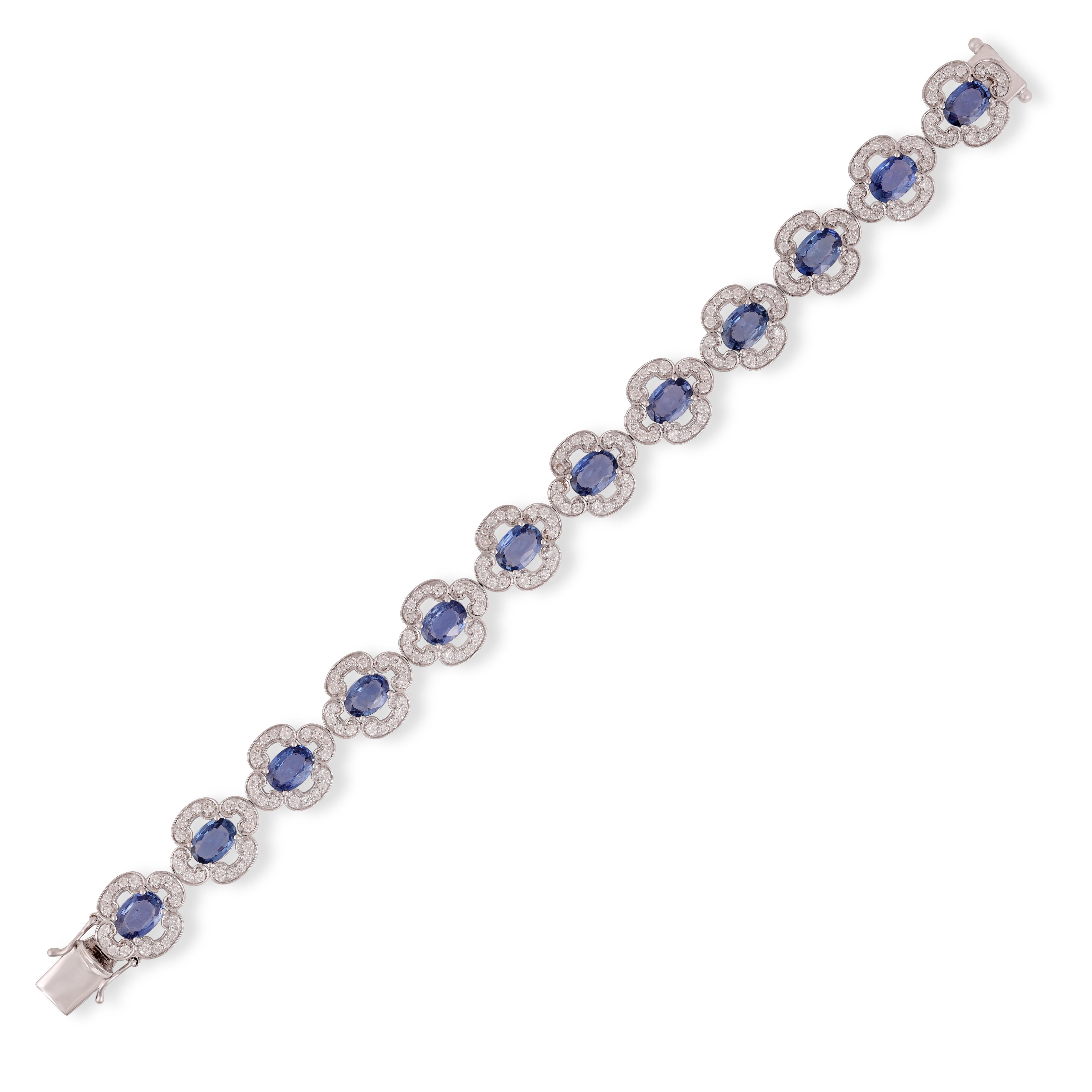 Contemporary 8.44 Carat Clear Sapphire and Diamond Bracelet in 18k White Gold For Sale