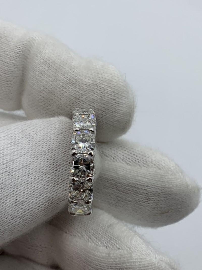 9.99 Carat Cushion Cut Eternity Band Ring In New Condition In New York, NY
