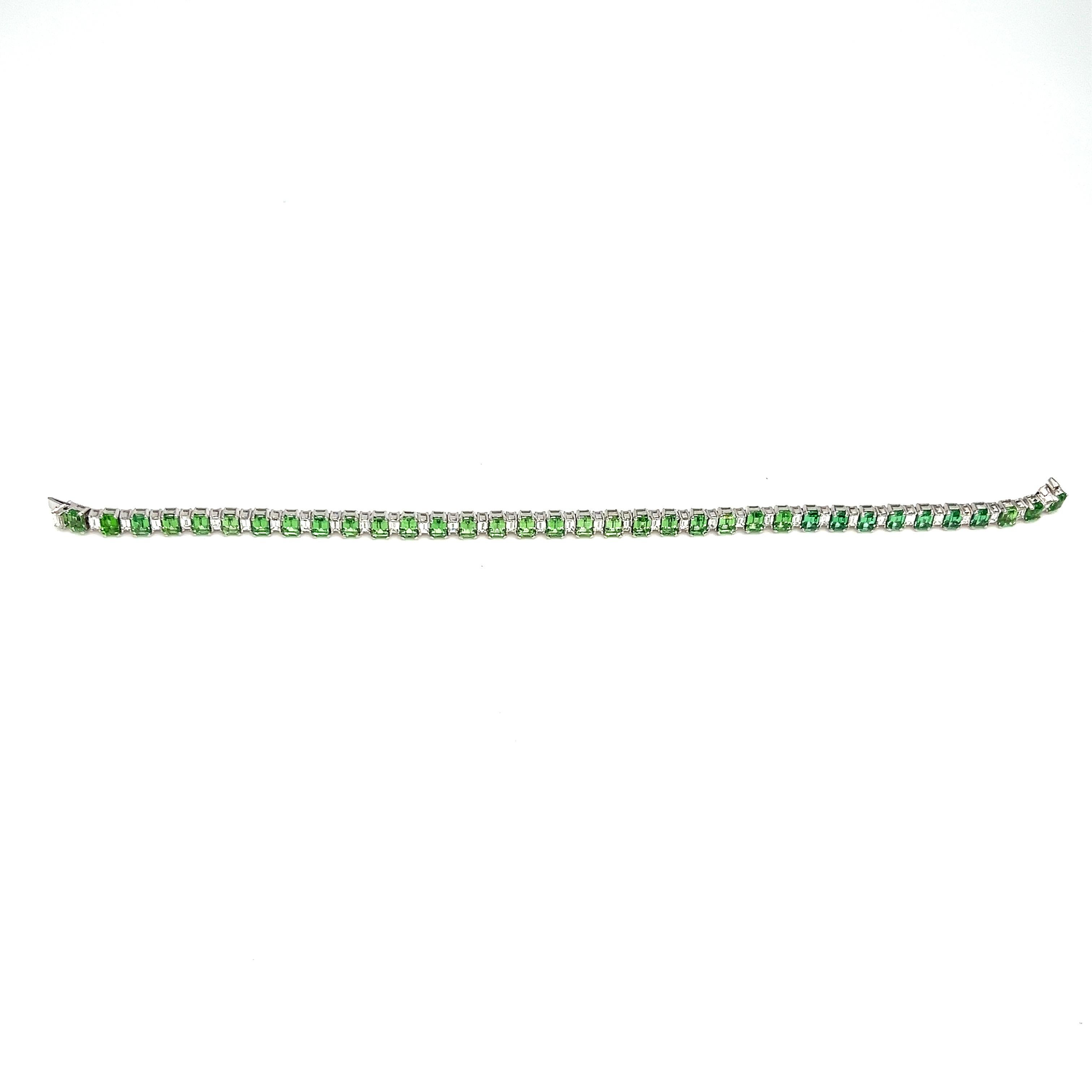 Emerald Cut 9.99 ct Natural Green Garnet & Diamond Bracelet For Sale