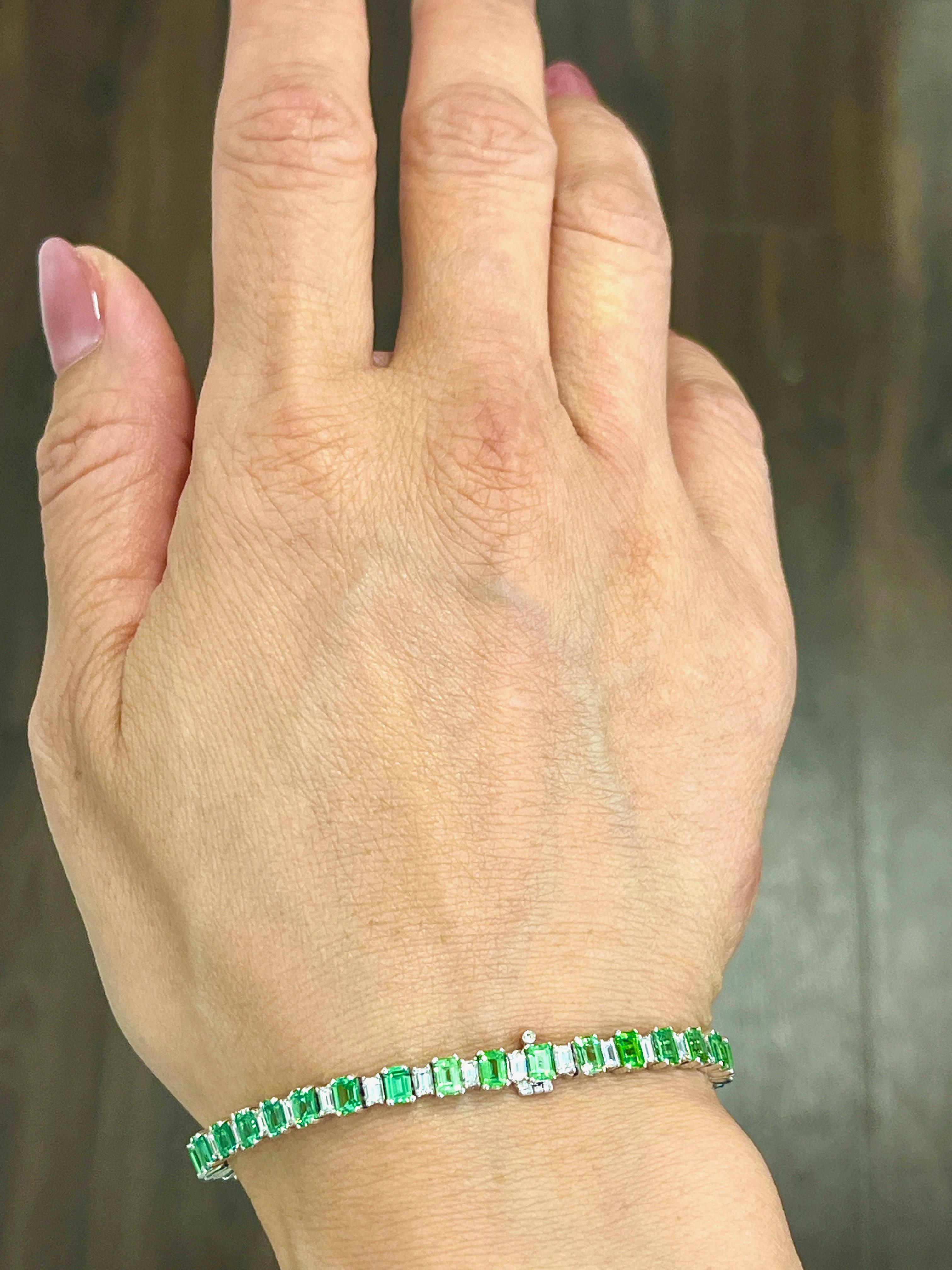 Women's or Men's 9.99 ct Natural Green Garnet & Diamond Bracelet For Sale