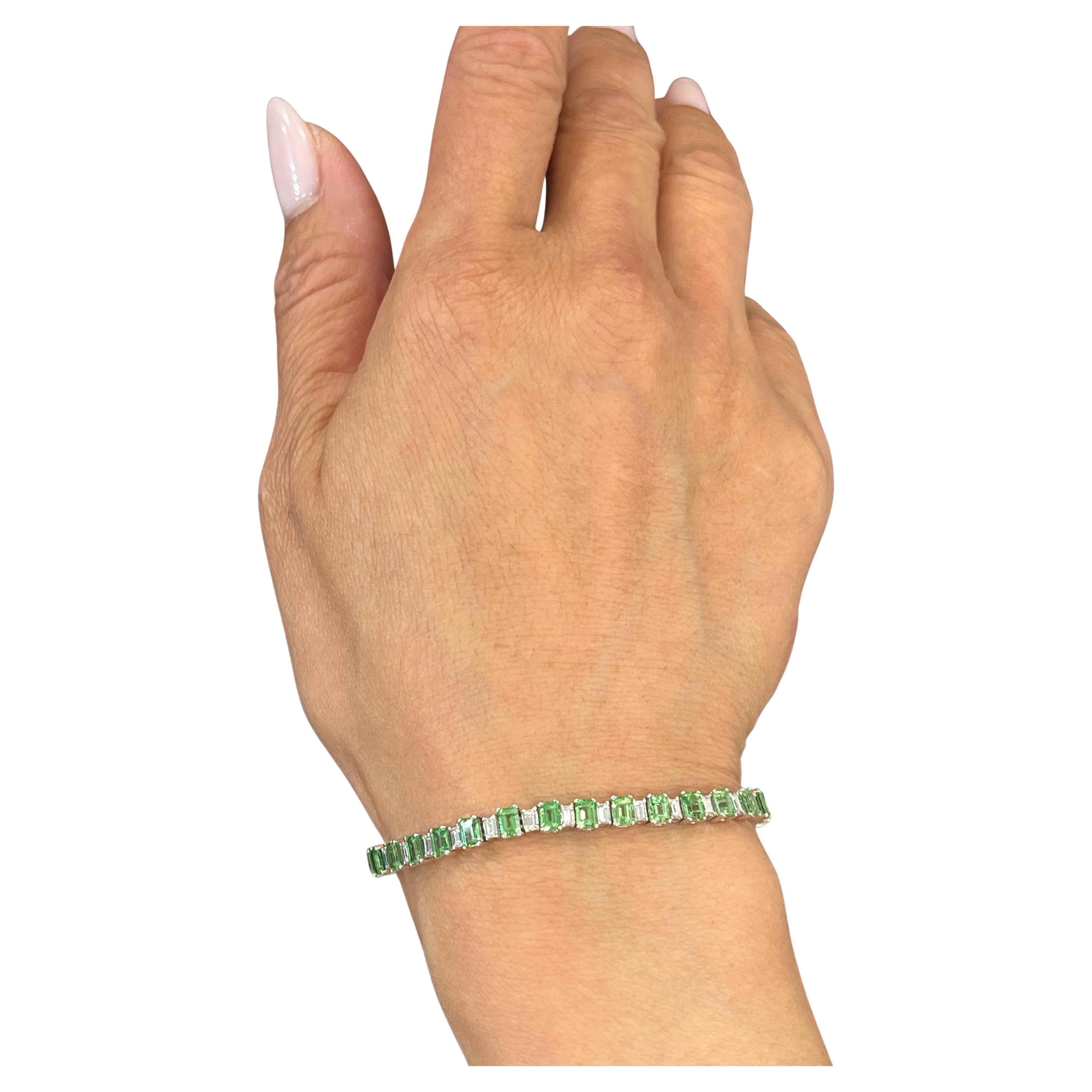 Bracelet de 9,99 ct de grenat vert naturel et de diamants en vente