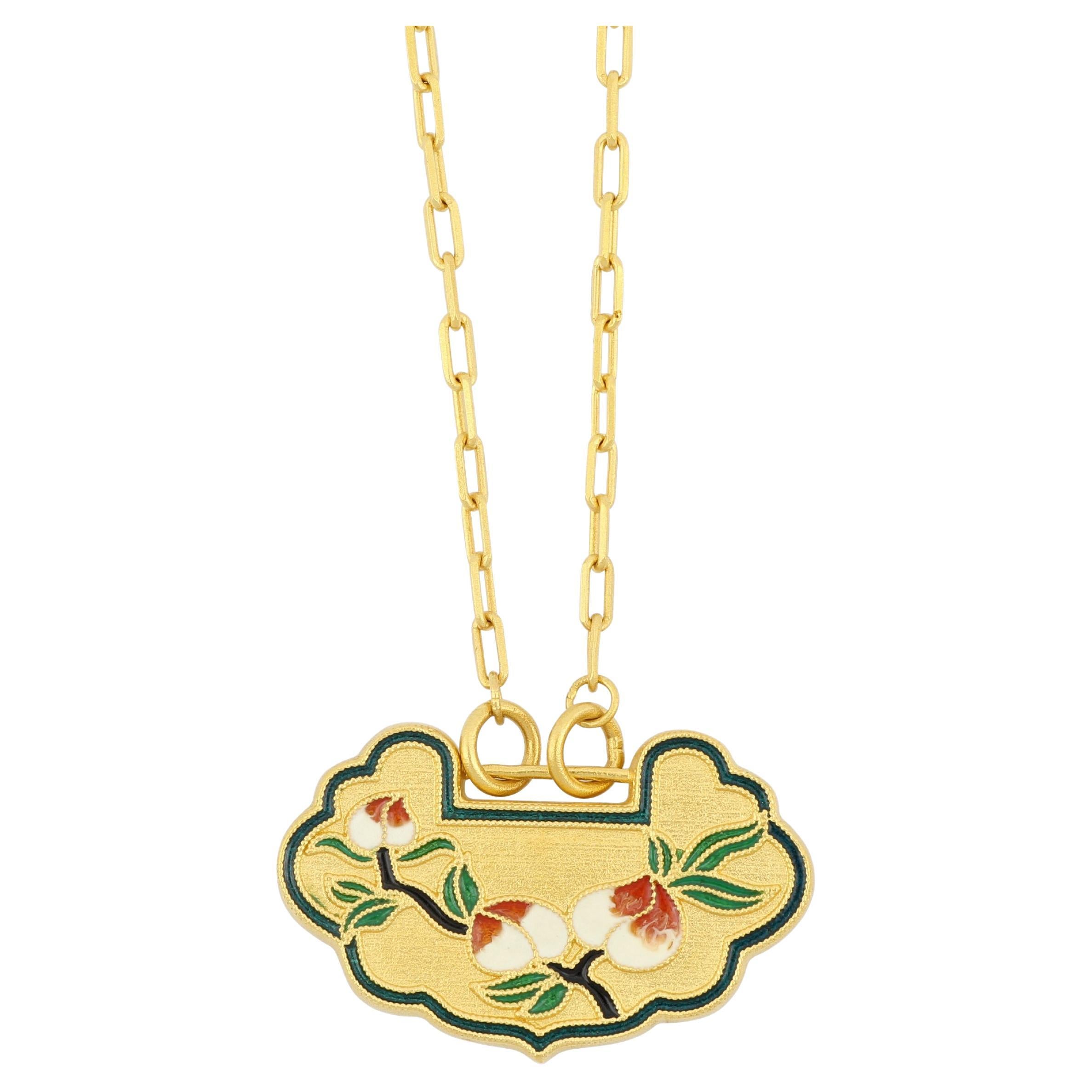 Collier pendentif en or pur 999 avec motif décoratif sur le thème chinois  en vente