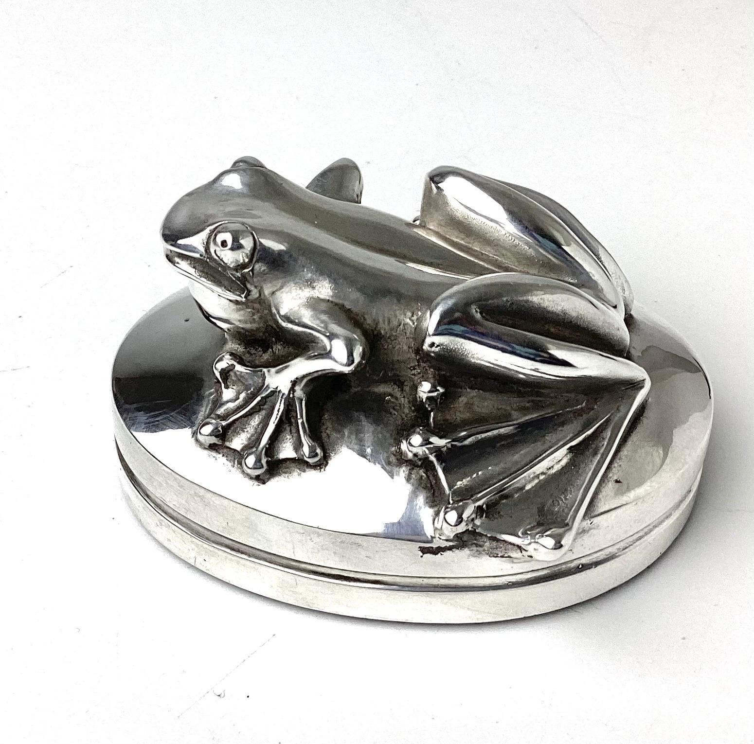 999 Pure Silver Repousse Frog / Toad Sculpture or Paperweight by Henryk Winograd 2