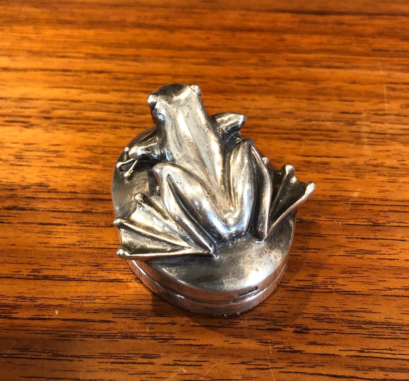 Repoussé 999 Pure Silver Repousse Frog / Toad Sculpture or Paperweight by Henryk Winograd
