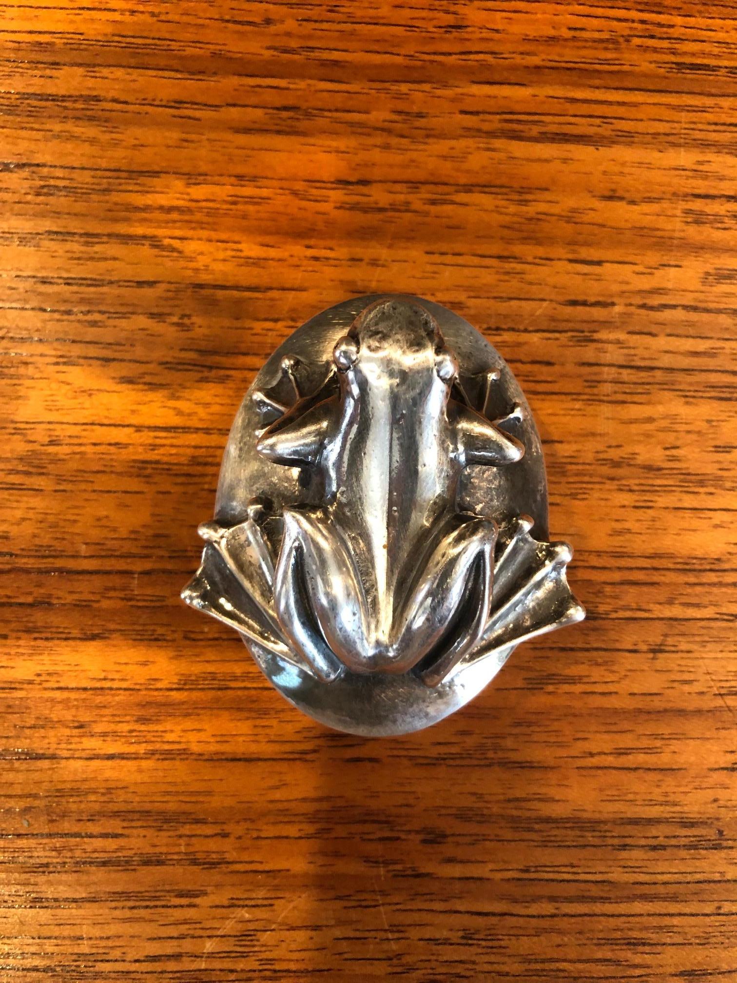 999 Pure Silver Repousse Frog / Toad Sculpture or Paperweight by Henryk Winograd 1