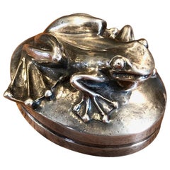 999 Pure Silver Repousse Frog / Toad Sculpture or Paperweight by Henryk Winograd