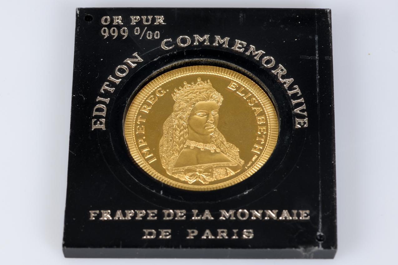 COMMEMORATIVE EDITION - Monnaie de Paris mintage
999 thousandths gold coin bearing the effigy of Empress Elizabeth and Maria Theresia.

The exceptional coin issued by Monnaie de Paris is a work of rare splendour, a commemorative 999 thousandths gold