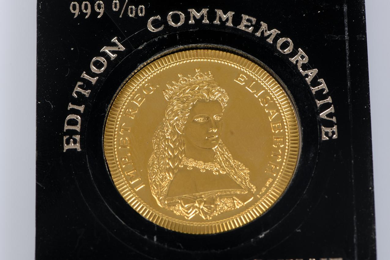 999-Tausendstel-Goldmünze mit dem Bildnis von Maria Theresia und Kaiserin Elisa im Zustand „Neu“ im Angebot in Monte-Carlo, MC