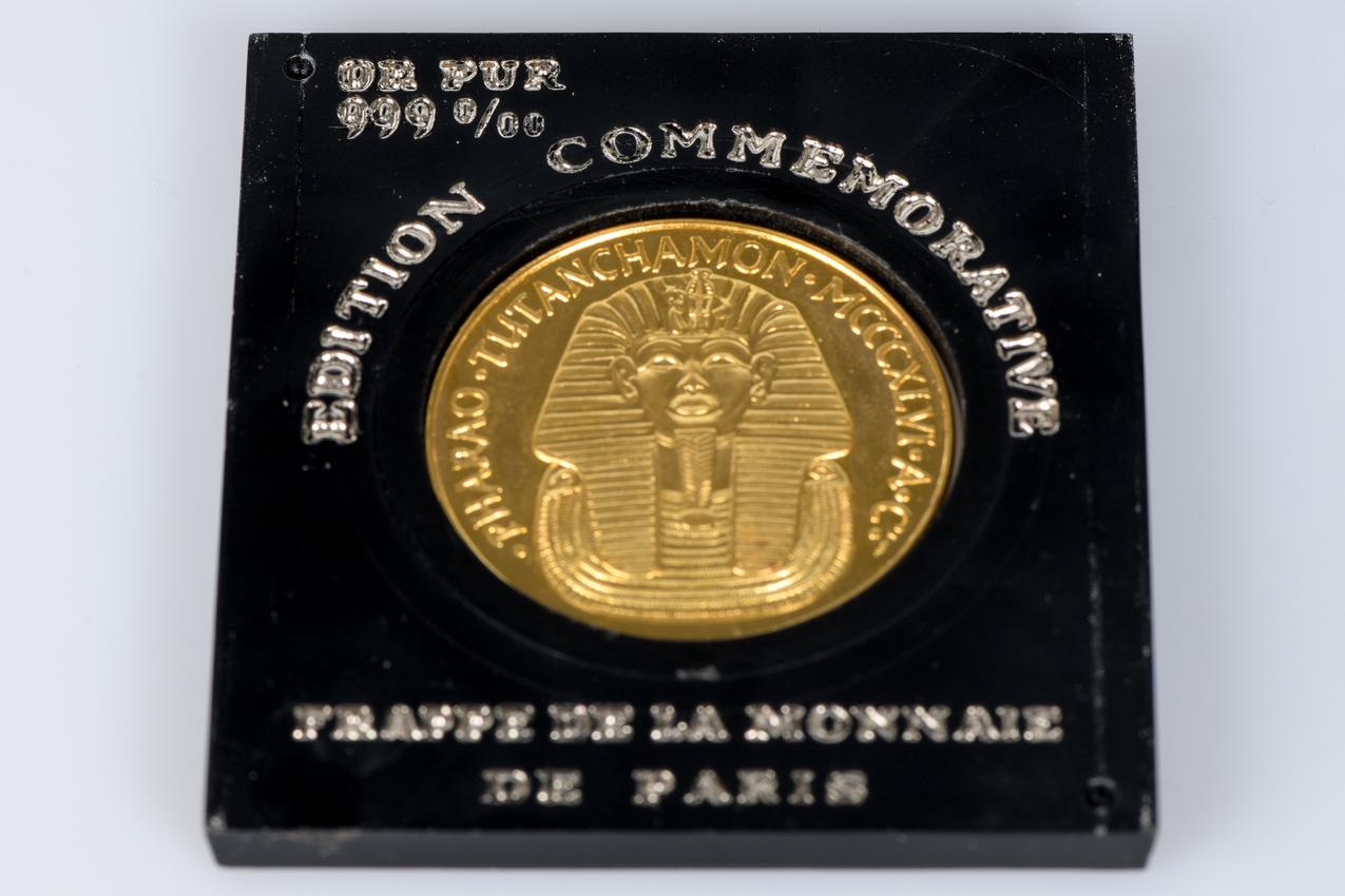 COMMEMORATIVE EDITION - Monnaie de Paris mintage
999 thousandths gold coin bearing the effigy of Tutanchamon and Regina Nofretete.

This exceptional coin issued by the Monnaie de Paris is an unrivalled work of numismatic art. It is a commemorative