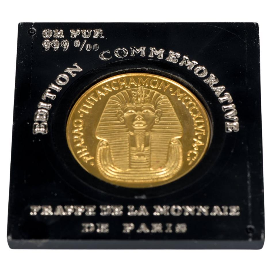 999 thousandths gold coin bearing the effigy of Tutanchamon and Regina Nofretete For Sale