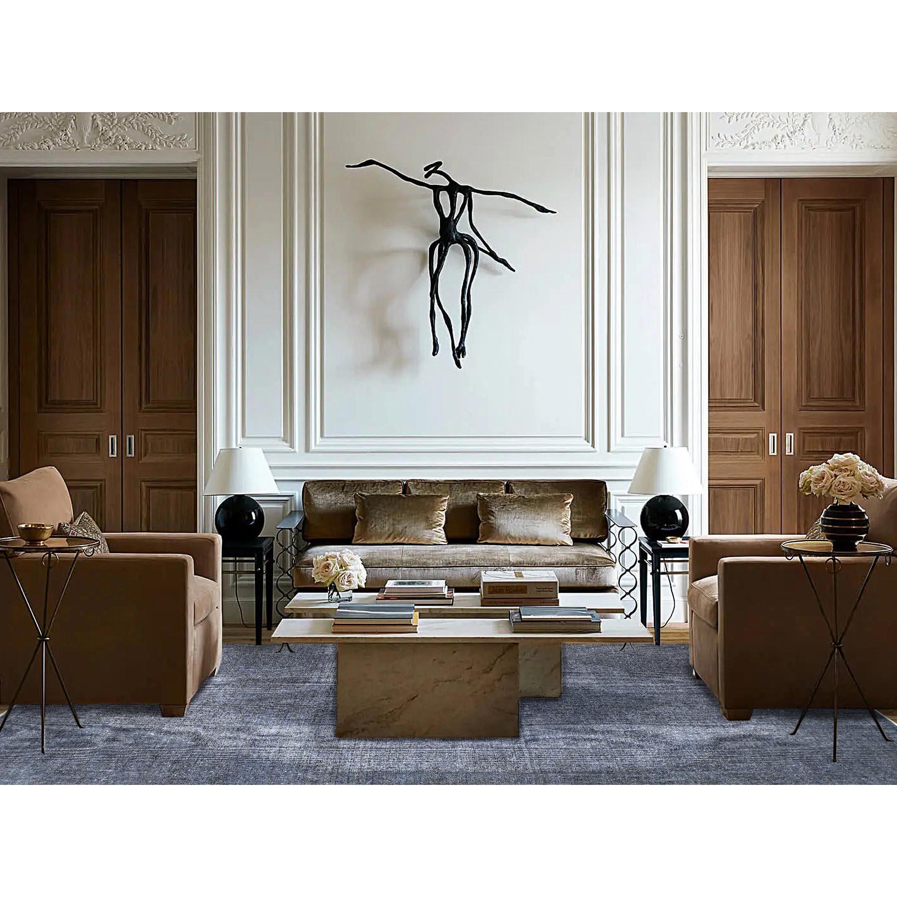 Questo favoloso tappeto annodato a mano è stato creato e progettato per garantire una maggiore resistenza e durata. Questo tappeto è stato lavorato a mano per settimane secondo il metodo tradizionale che si usa per realizzare
Dimensioni esatte del