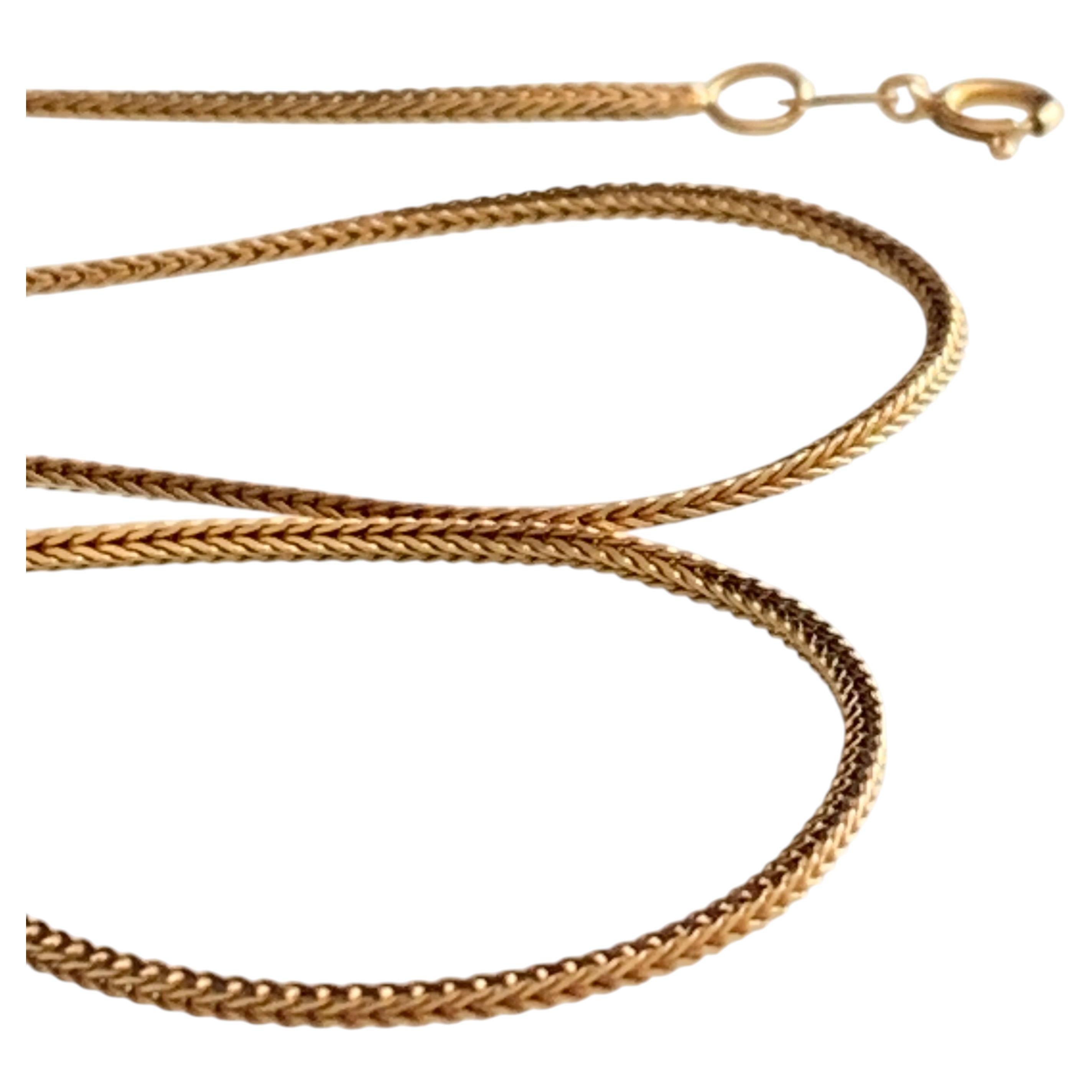 Collar de oro de 9 quilates (375) de 18,5" y 3,8 gramos. Año 1983