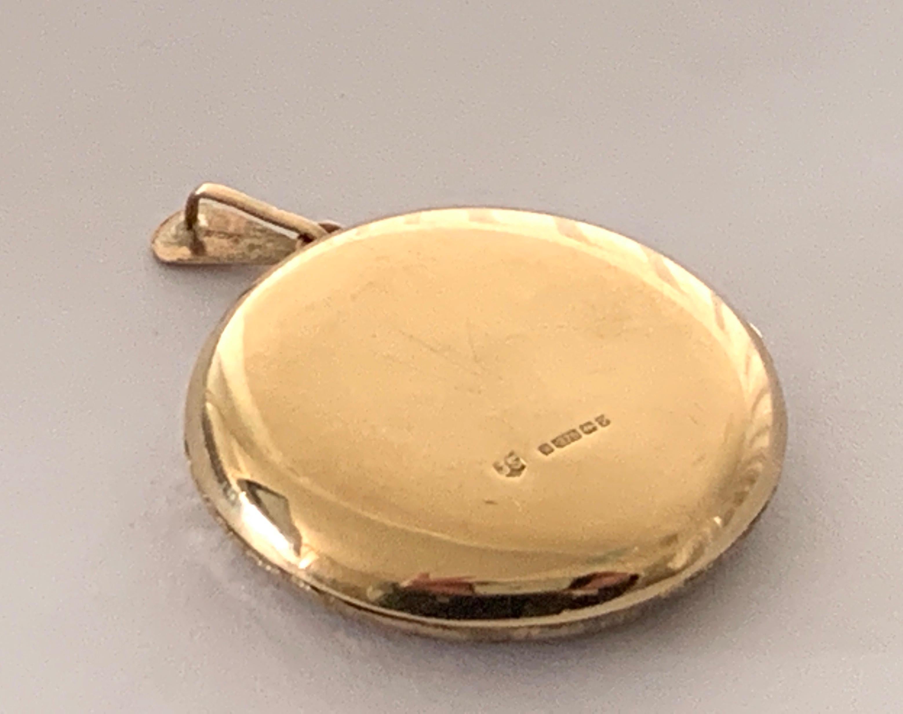 9ct 375 Gold 1960s Locket  For Sale 3