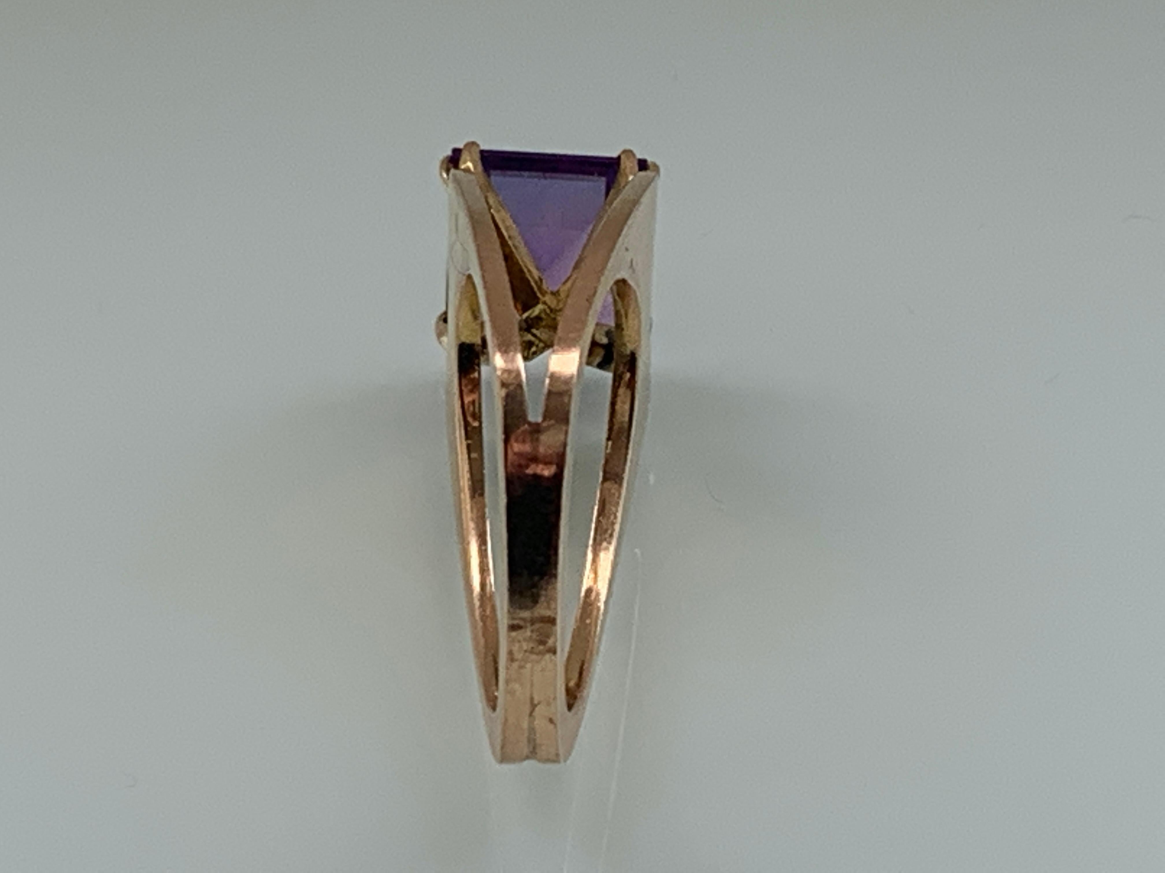 9ct 375 Gold Jack Gutschneider Designer Purple Gem Set Ring In Good Condition For Sale In London, GB