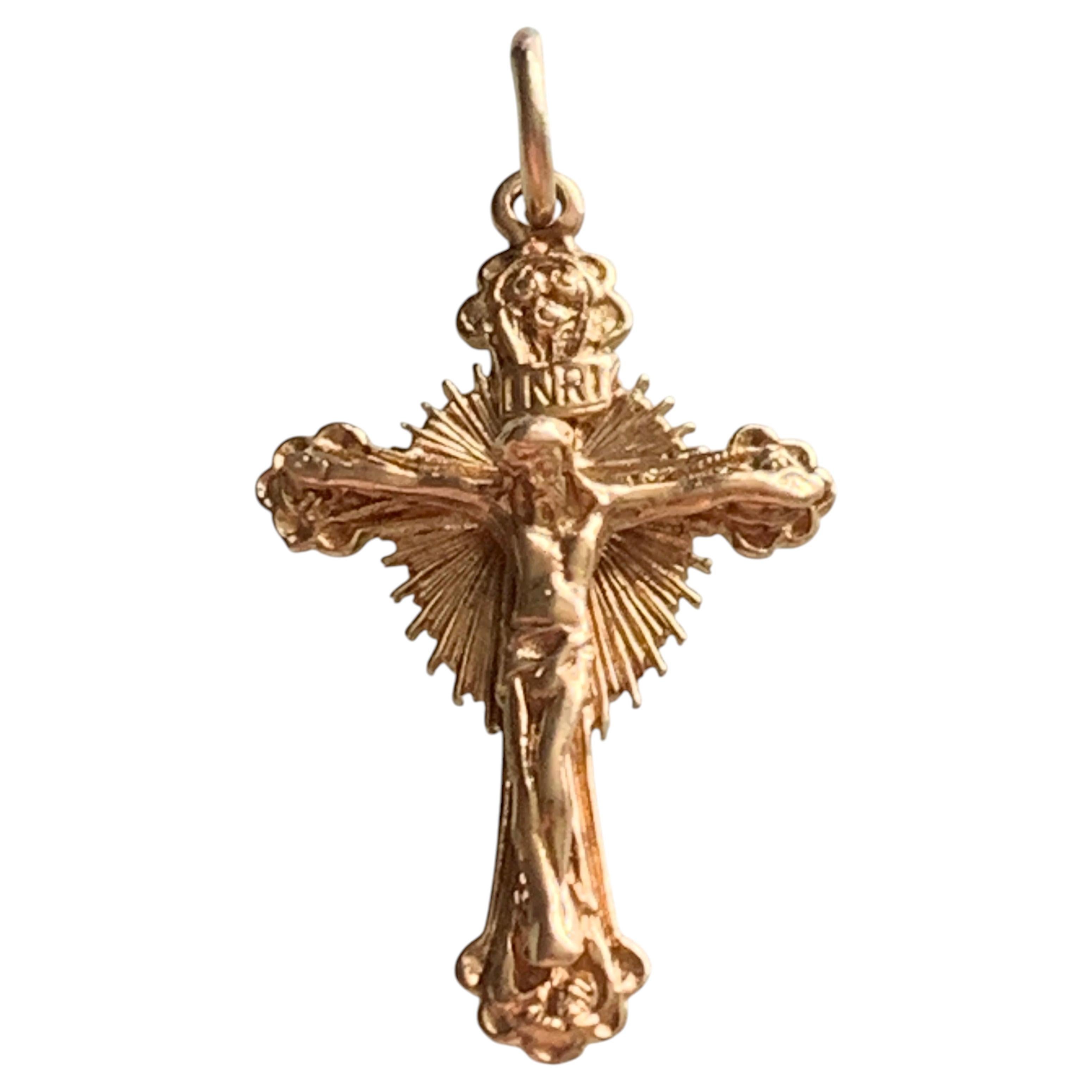 9ct 375 Gold Large Crucifix For Sale