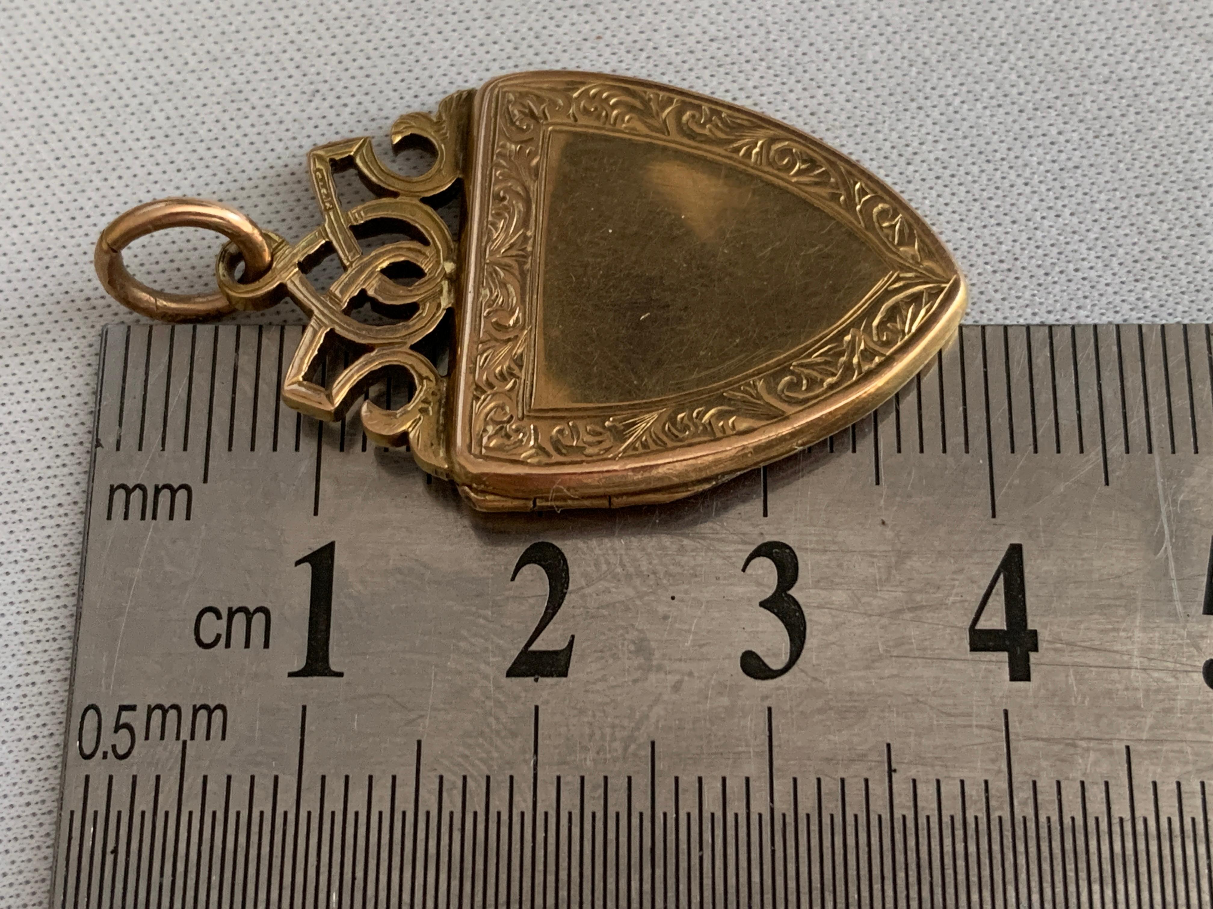 9ct 375 Gold Locket fully Hallmarked on side For Sale 7