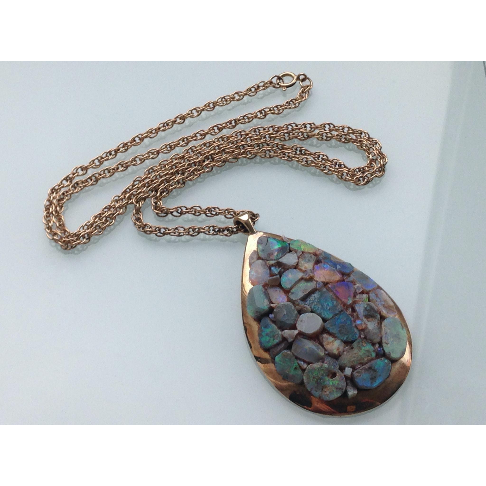 Contemporary 9ct 375 Gold Raw Opal Pendant
& 9ct 375 Gold 24