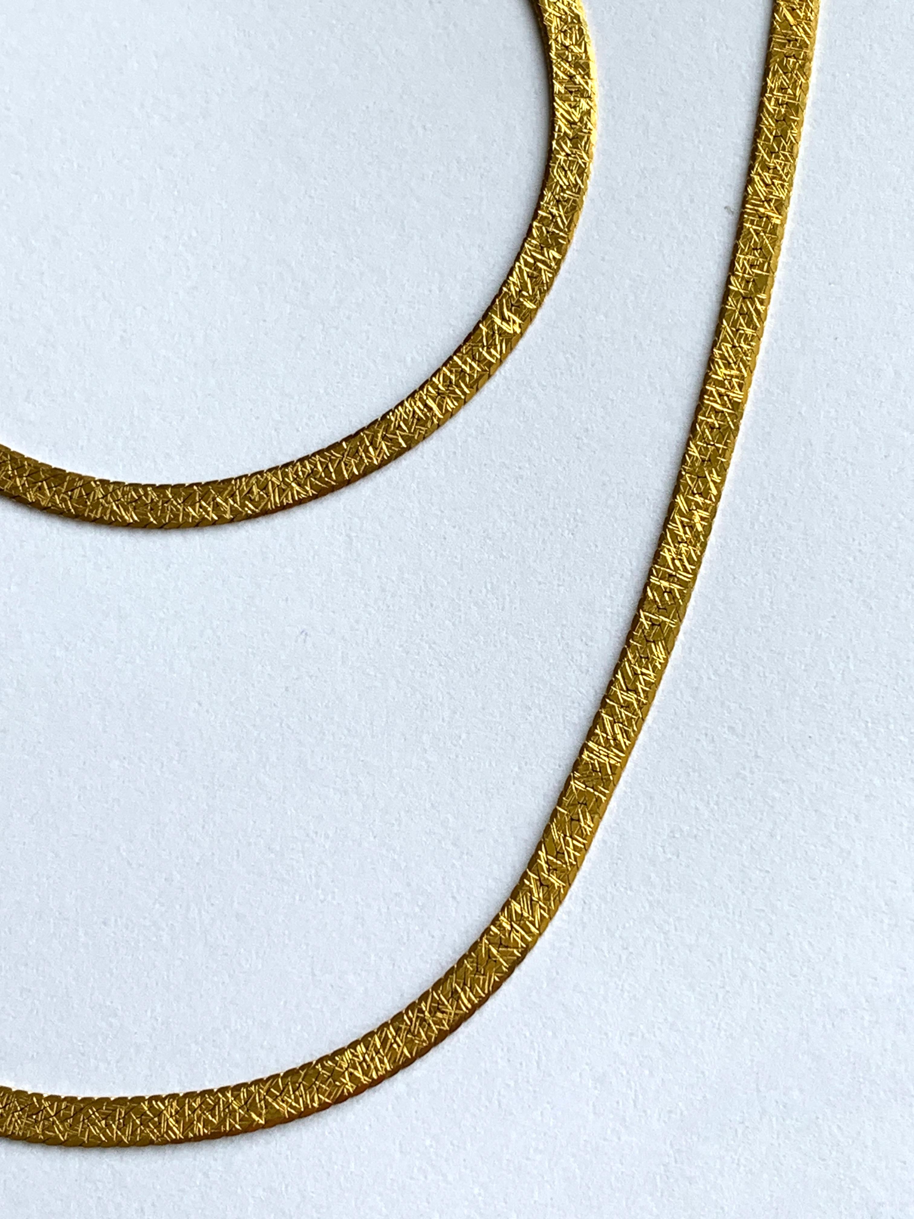 Set in oro 9ct 375 . Collana e bracciale In condizioni buone in vendita a London, GB