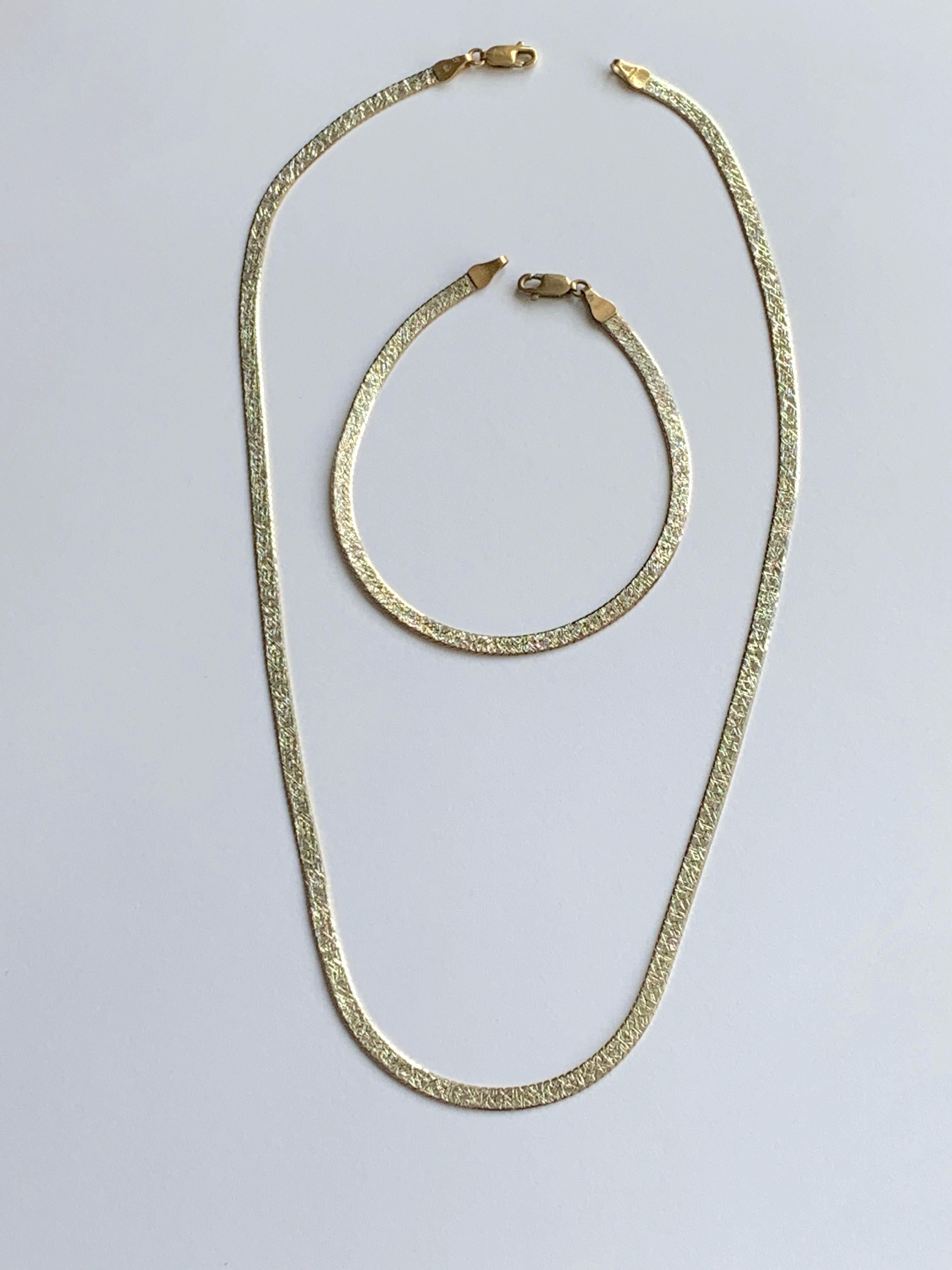 Donna Set in oro 9ct 375 . Collana e bracciale in vendita