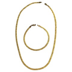 Set in oro 9ct 375 . Collana e bracciale