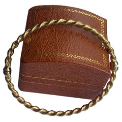Bangle con design a tortiglione in oro 9ct 375