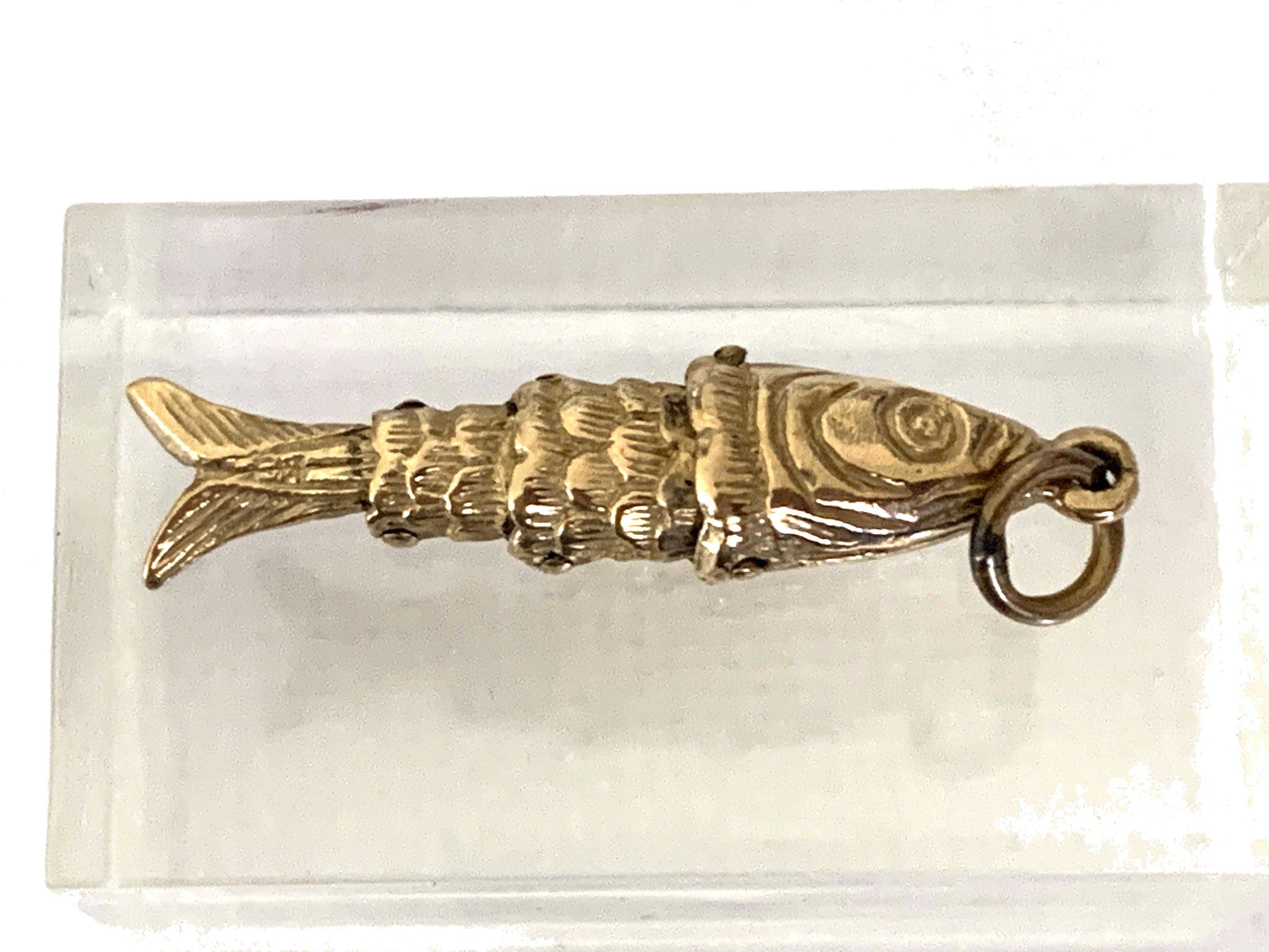 9ct 375 Gold Articulated Fish Pendant
Full British Hallmarks on one side of the Fin & other Letters F M 
Circa 1960s-1970s
Date Letter M - 1967
By Fred Manshaw
Size 3cm x 1cm approx ( Incl. Jump Ring in this measurement)
Weight 1.89 grams

SKU :