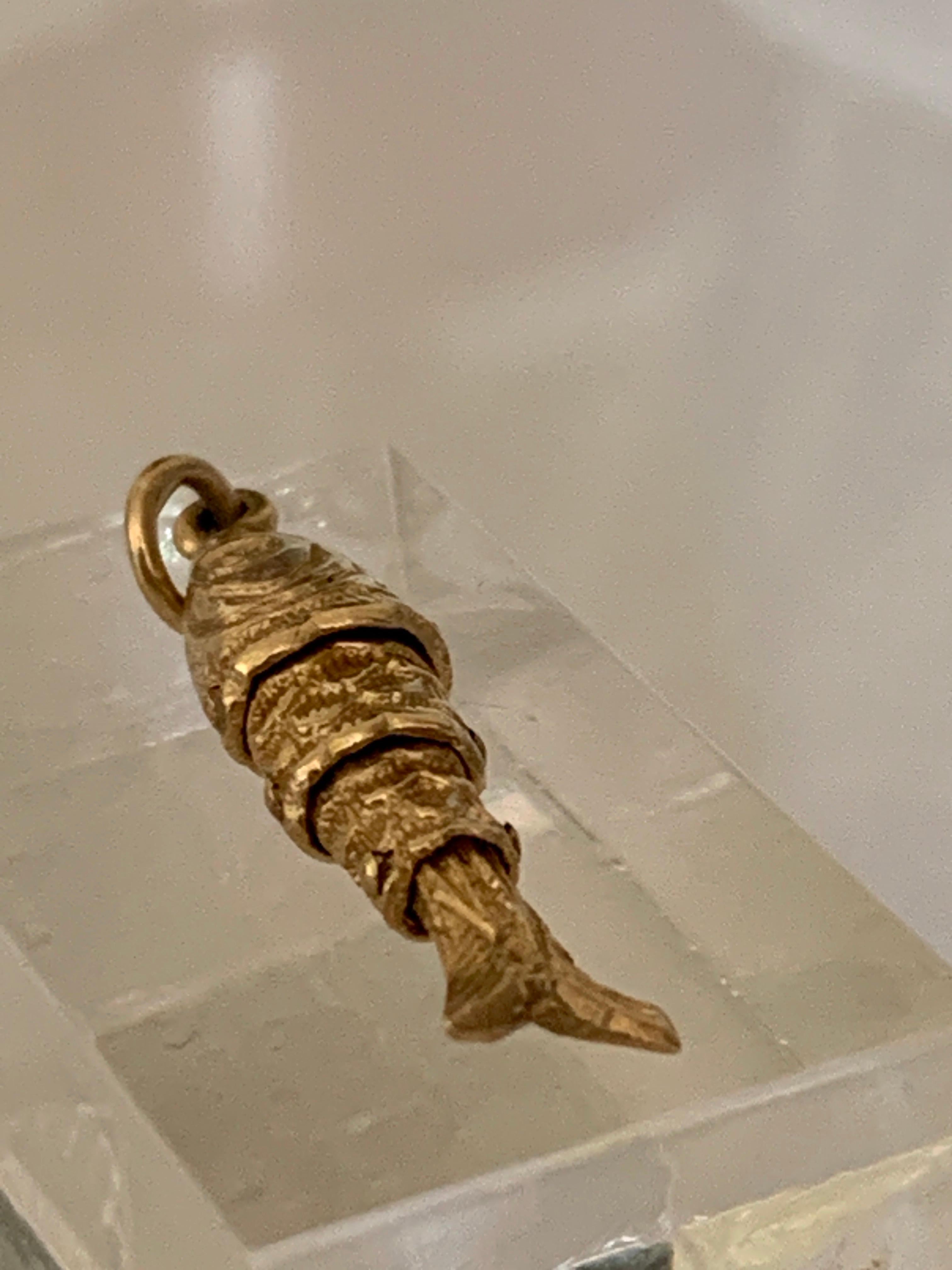 9ct 375 Gold Vintage Articulated Fish Pendant 4
