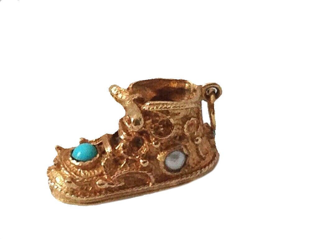 9ct 375 Gold Baby Booty
By Goldsmiths Fred Manshaw - Dated 1975
Fully Hallmarked underneath
Boot is enhanced by Genuine South sea Pearls and One Turquoise Cabochon
Pendant Measures 2cm x 1 cm x 2cm 
There is a space inside to add something else - if