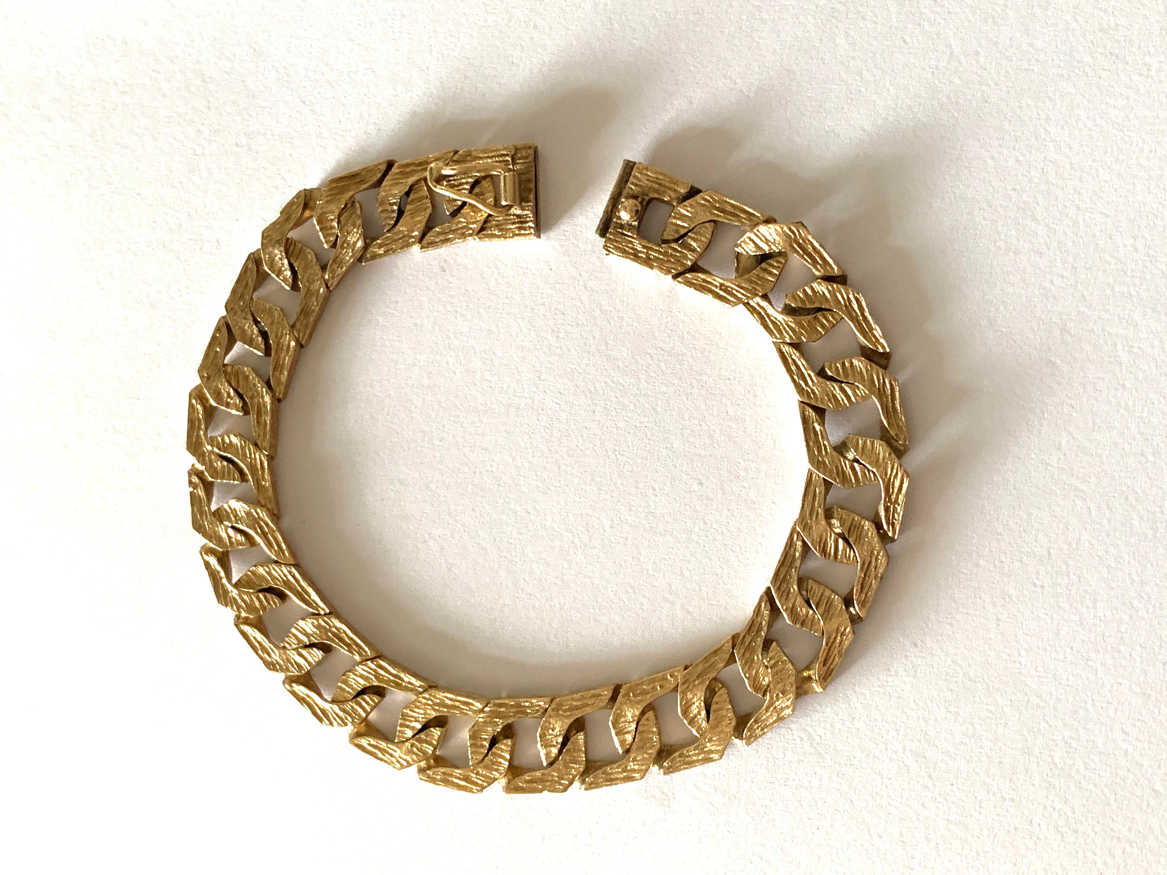 9ct 375 Gold Vintage Cuban Link Bracelet In Good Condition For Sale In London, GB