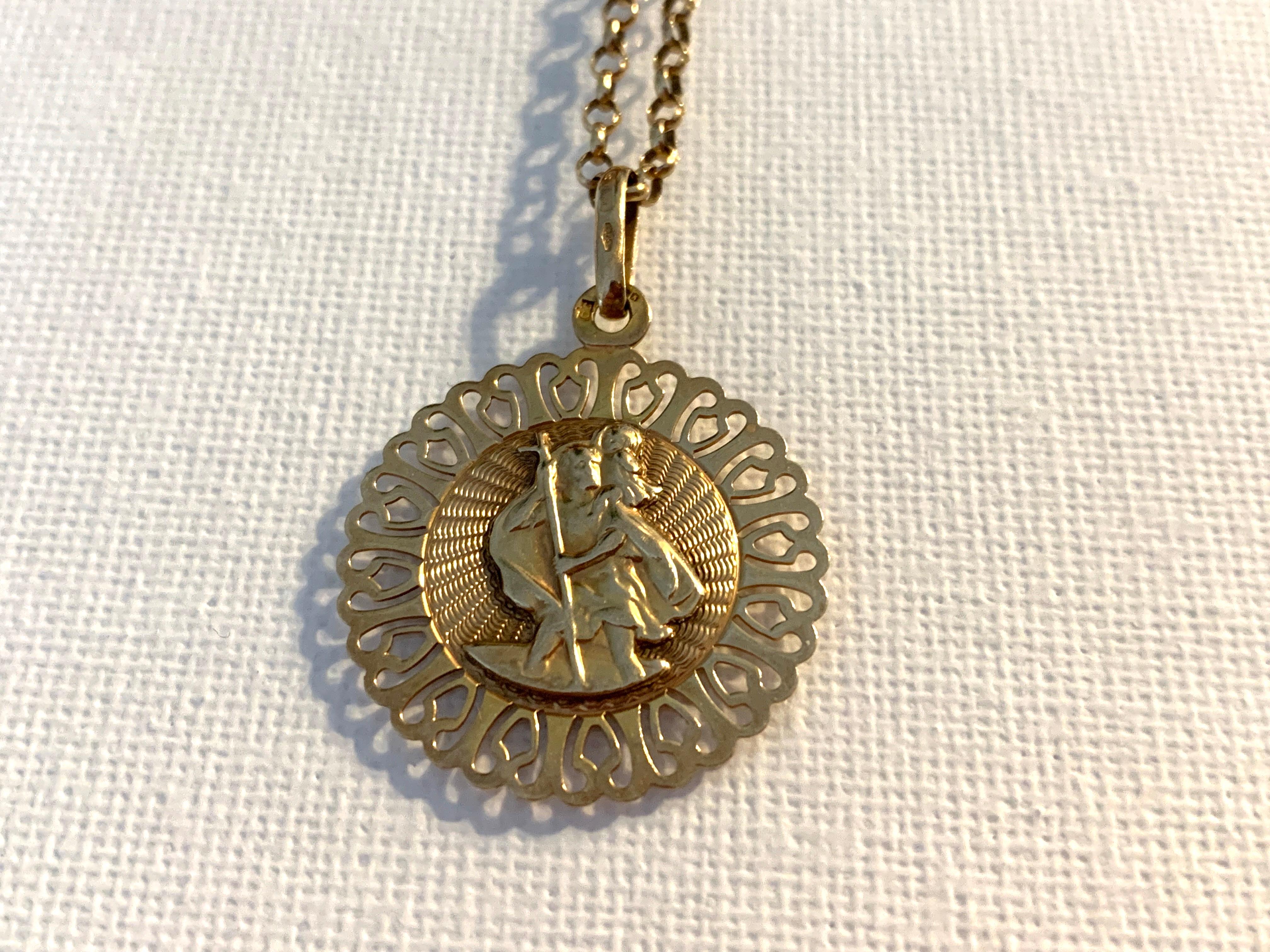 Saint Christophe Vintage en or 9ct 375
avec une chaîne de 20