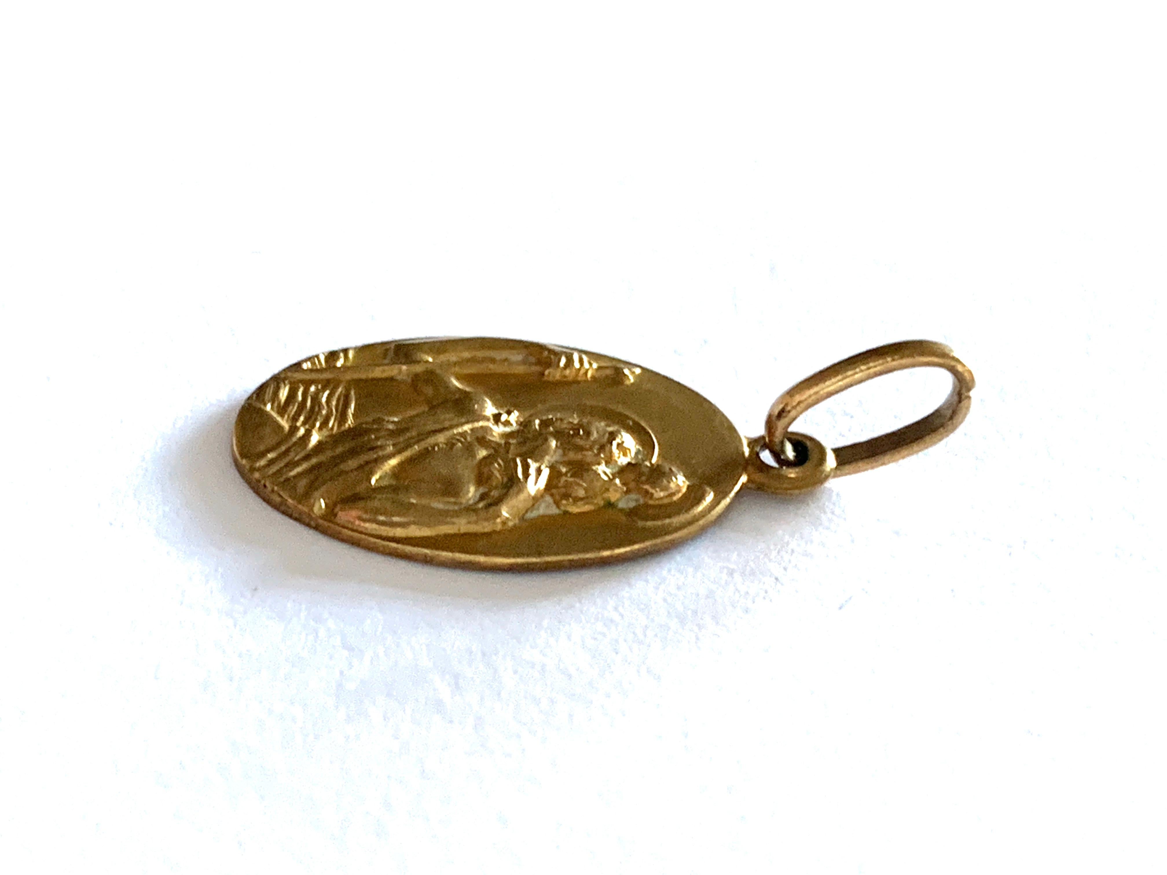 9ct 375 Gold Vintage St.Christopher Pendant  In Good Condition For Sale In London, GB