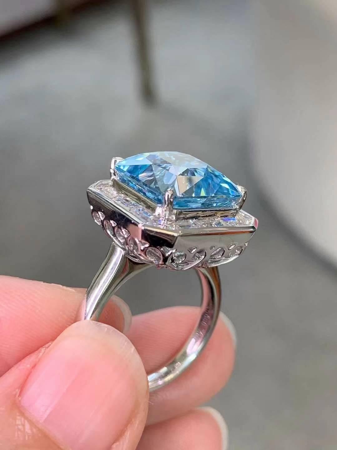 Contemporaneo Ciondolo ad anello convertibile con acquamarina 9ct e diamante bianco 2ct in oro bianco 18k in vendita