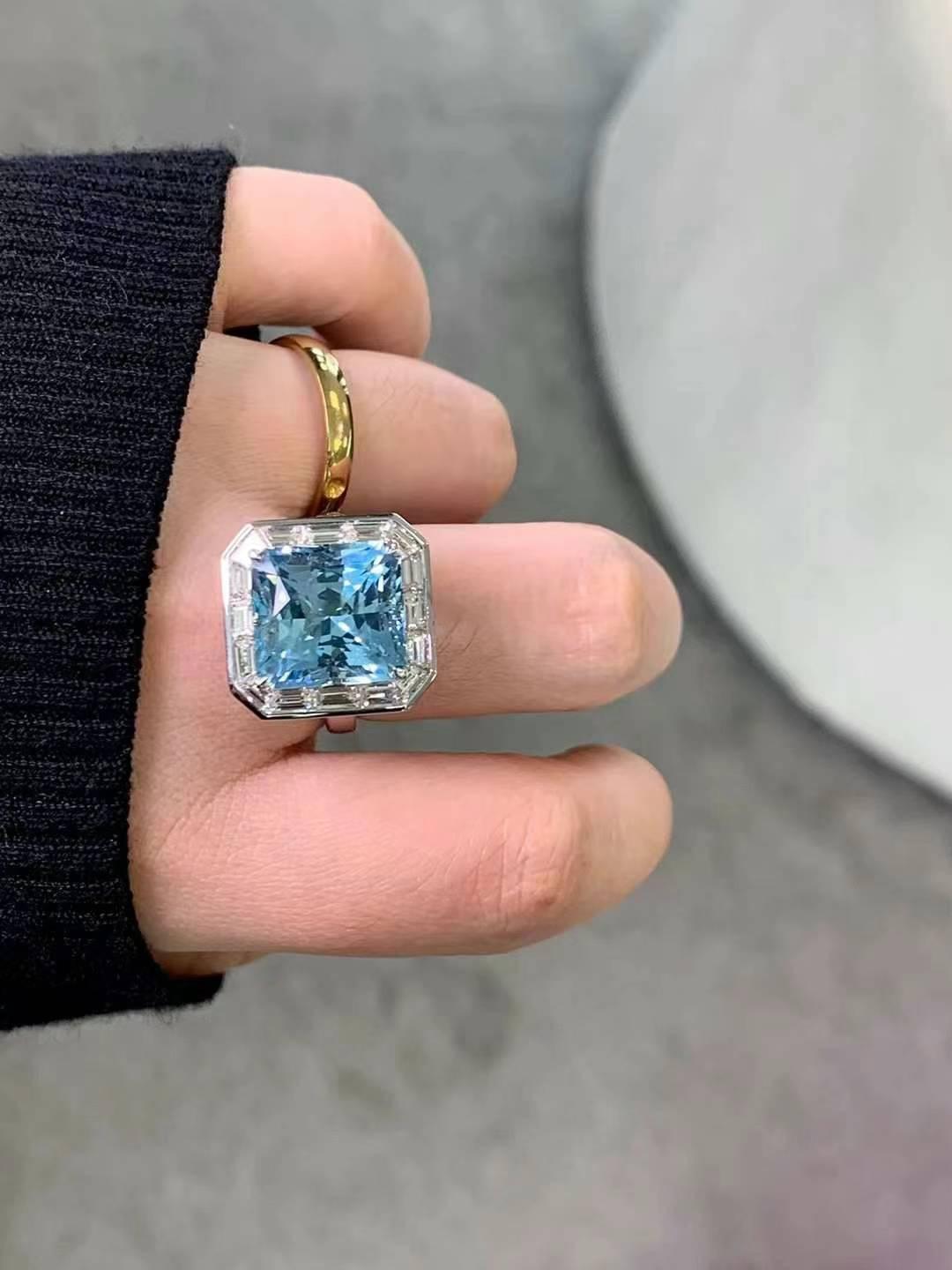 Ciondolo ad anello convertibile con acquamarina 9ct e diamante bianco 2ct in oro bianco 18k in vendita 1