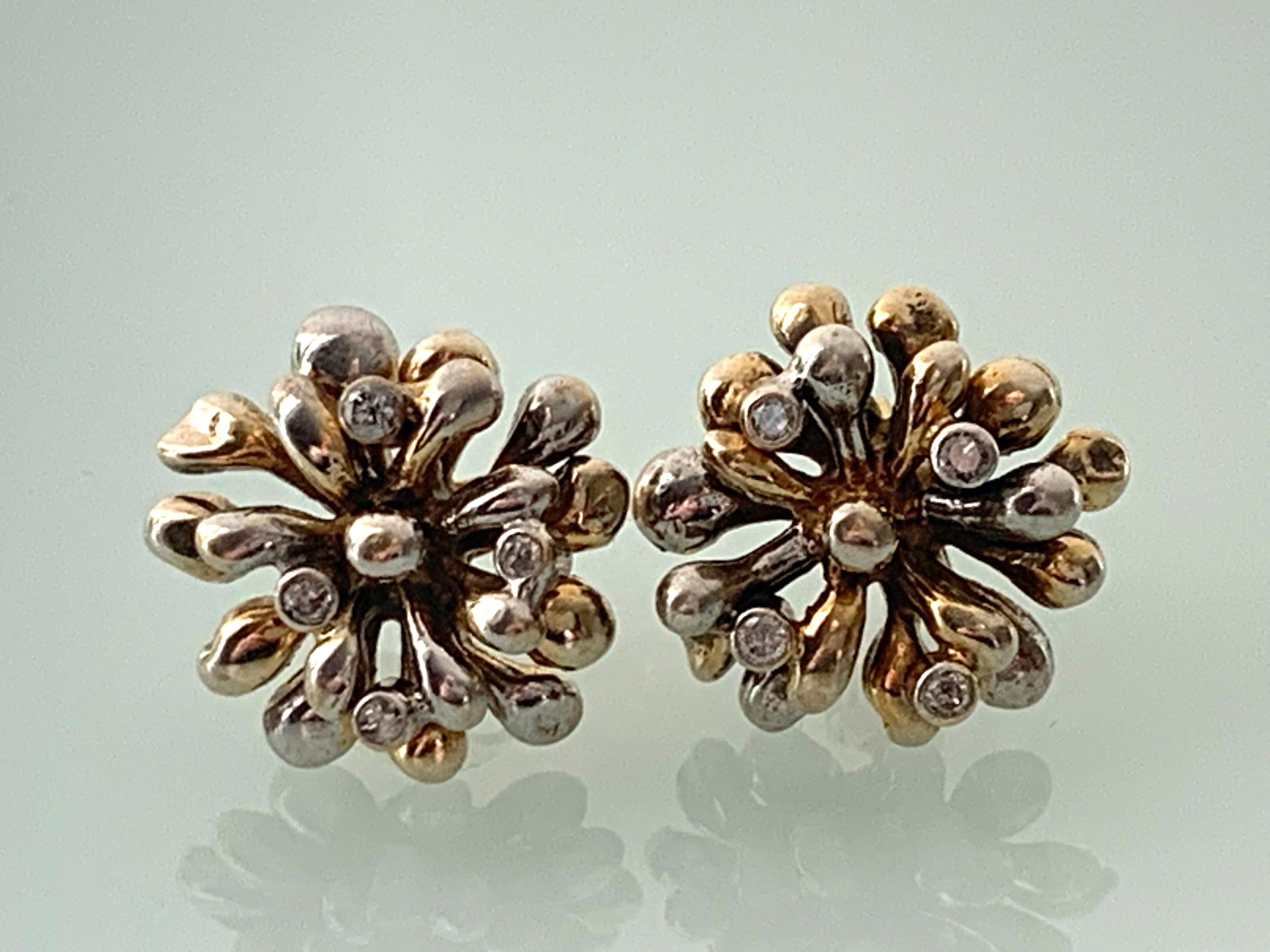 9ct Gold Diamant-Ohrringe 
sind aus den 1970er Jahren
und eine der natürlichen Formationen der Natur abbilden, z. B. Korallen
mit vier schönen natürlichen Diamanten auf jeder Seite
im Wert von 0,24 Karat
Sowohl Gelb- als auch Weißgold 
Paar Gewicht